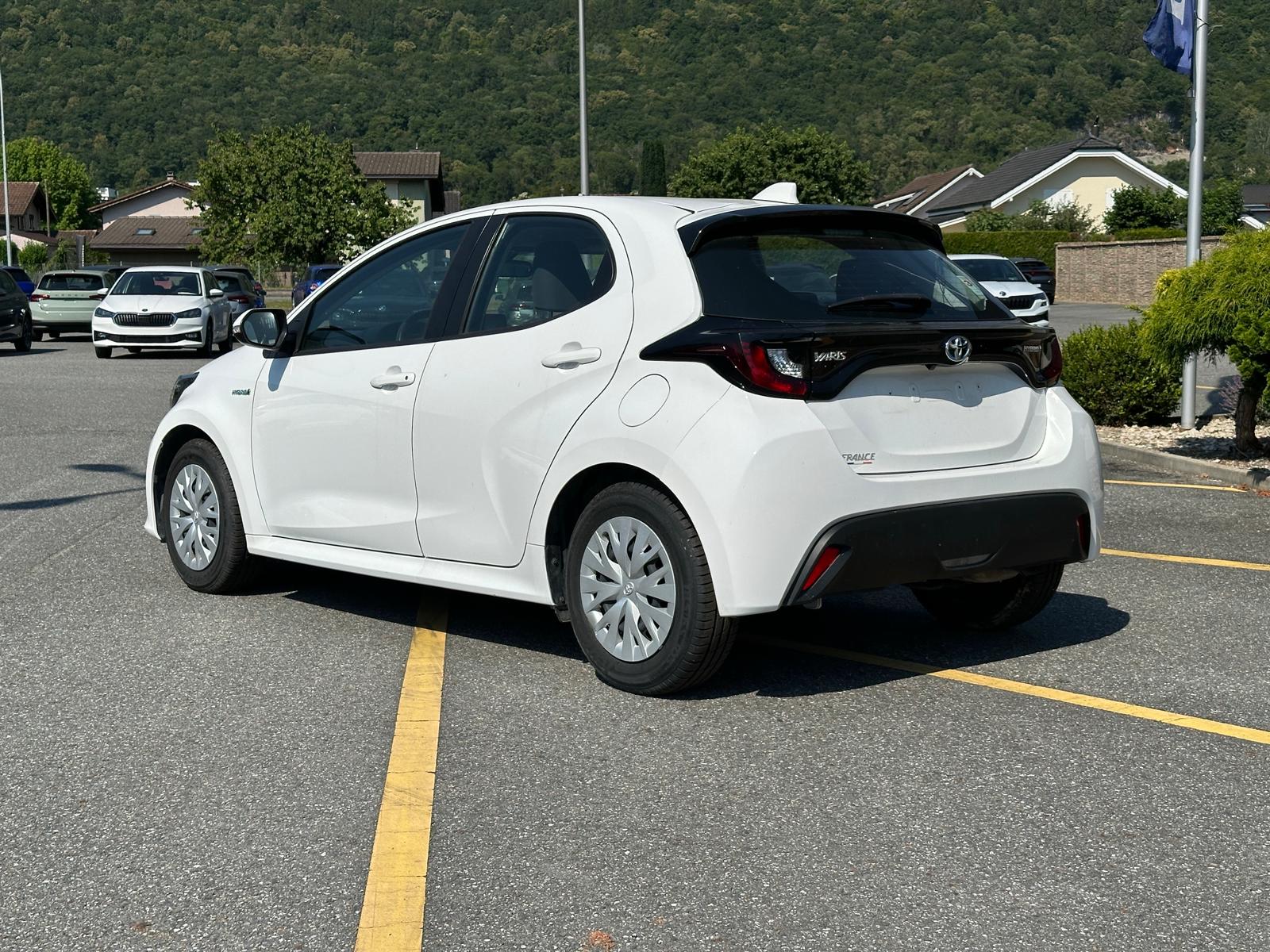 TOYOTA Yaris 1.5 Active e-CVT-image-2
