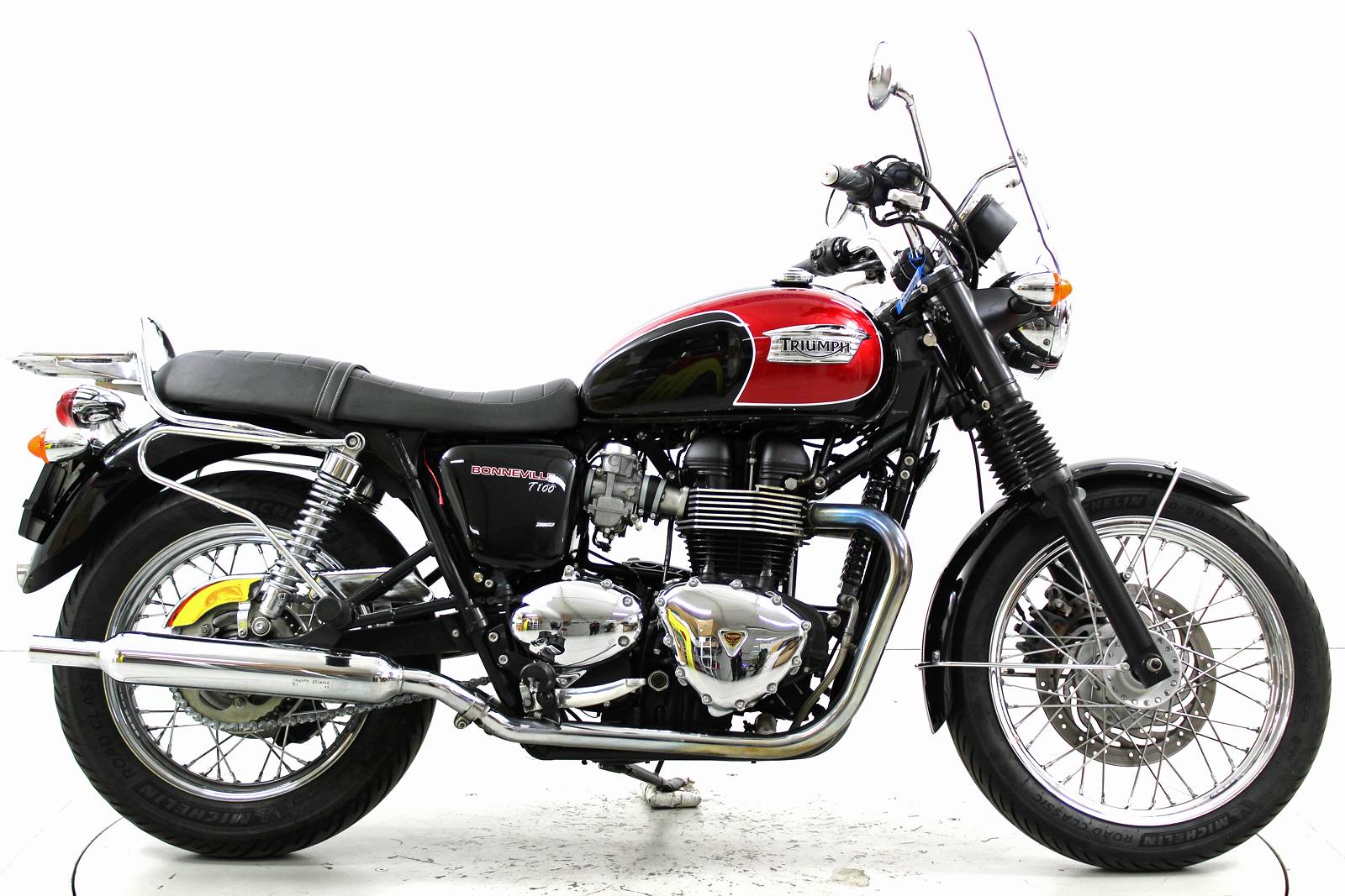 TRIUMPH Bonneville T100-showroom-element-3