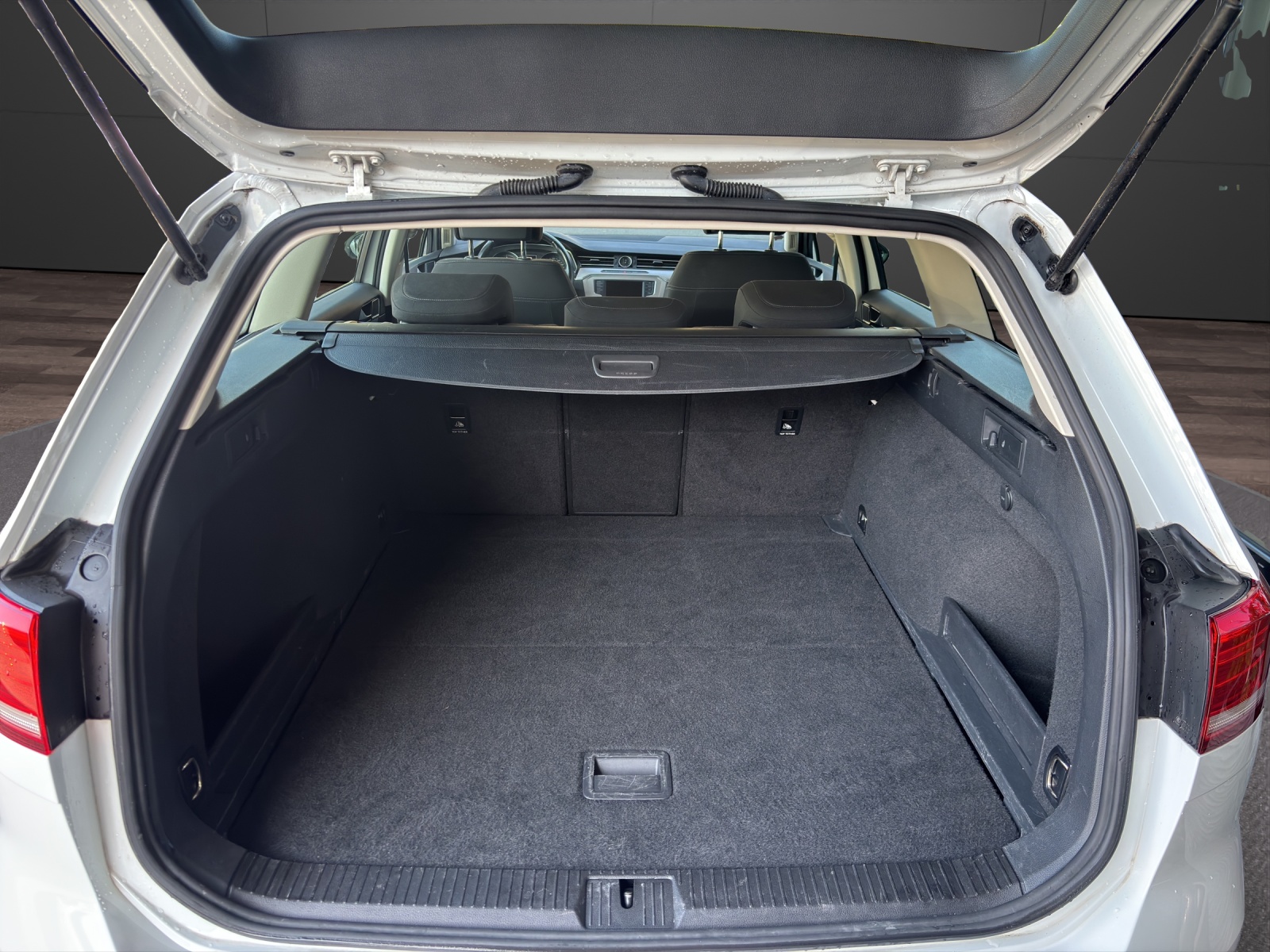 VW Passat Variant 2.0 TDI SCR BMT Comfortline 4Motion-image-13