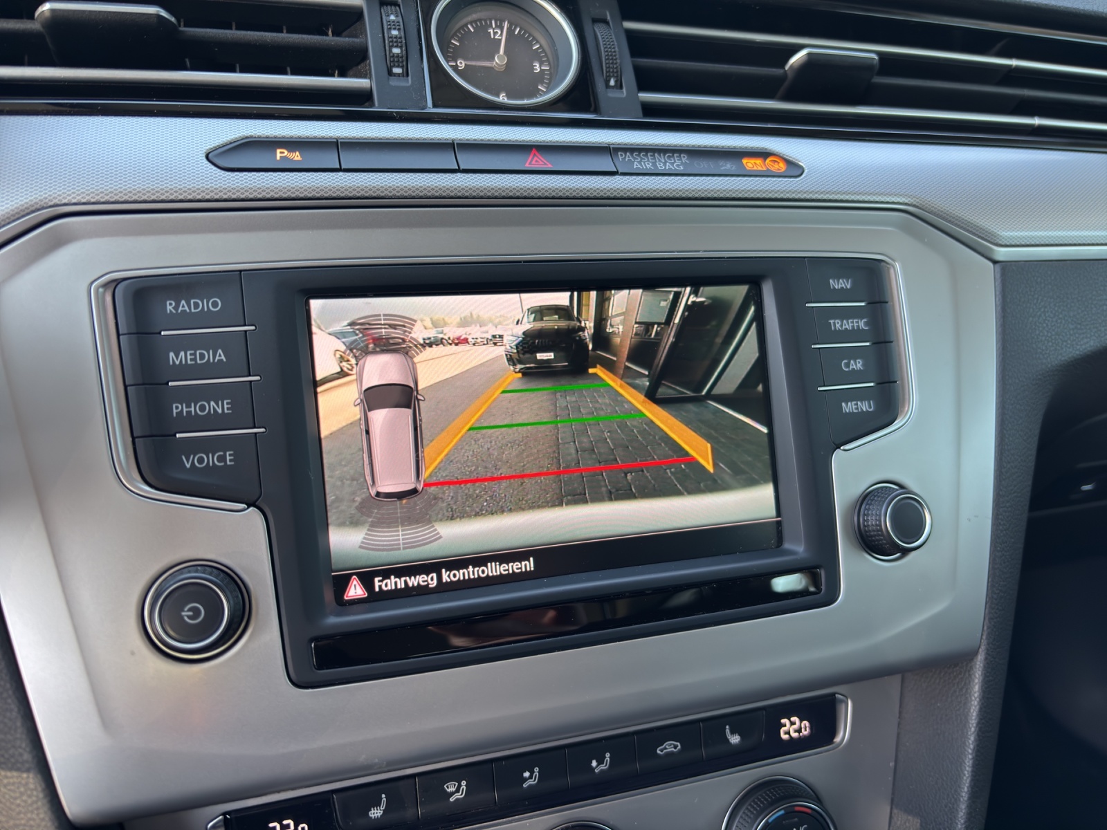VW Passat Variant 2.0 TDI SCR BMT Comfortline 4Motion-image-7