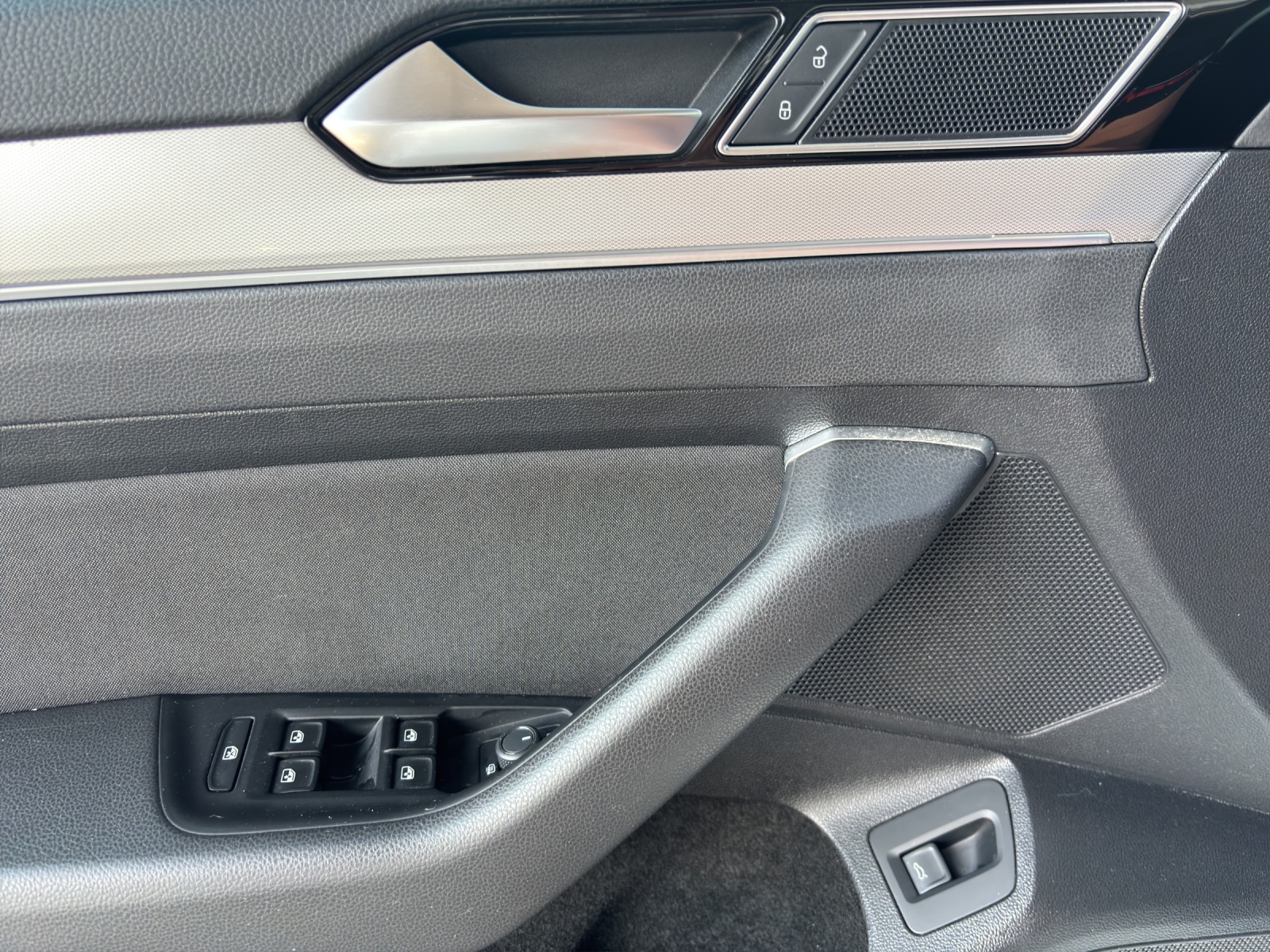 VW Passat Variant 2.0 TDI SCR BMT Comfortline 4Motion-image-11