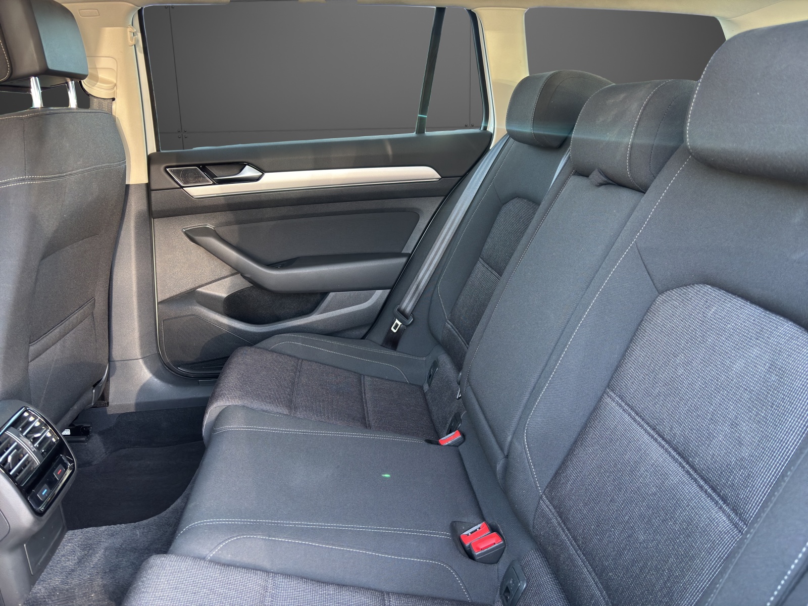 VW Passat Variant 2.0 TDI SCR BMT Comfortline 4Motion-image-12