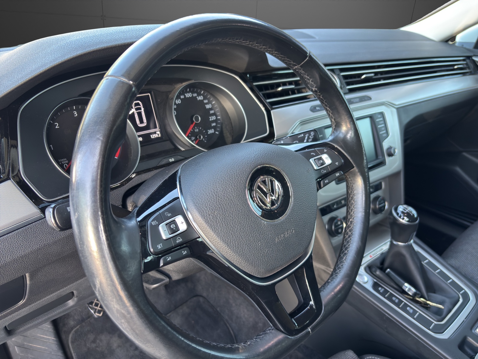 VW Passat Variant 2.0 TDI SCR BMT Comfortline 4Motion-image-4