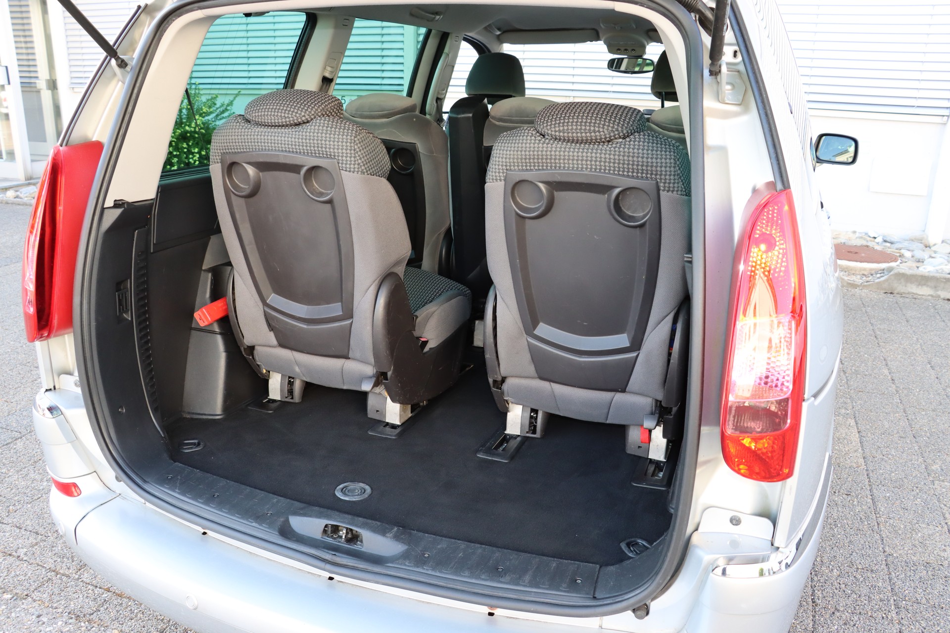 PEUGEOT 807 2.0 16V (SR) Family Automatic-image-13