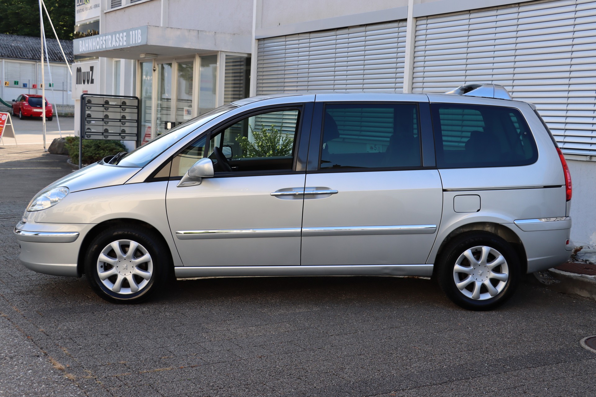 PEUGEOT 807 2.0 16V (SR) Family Automatic-image-2