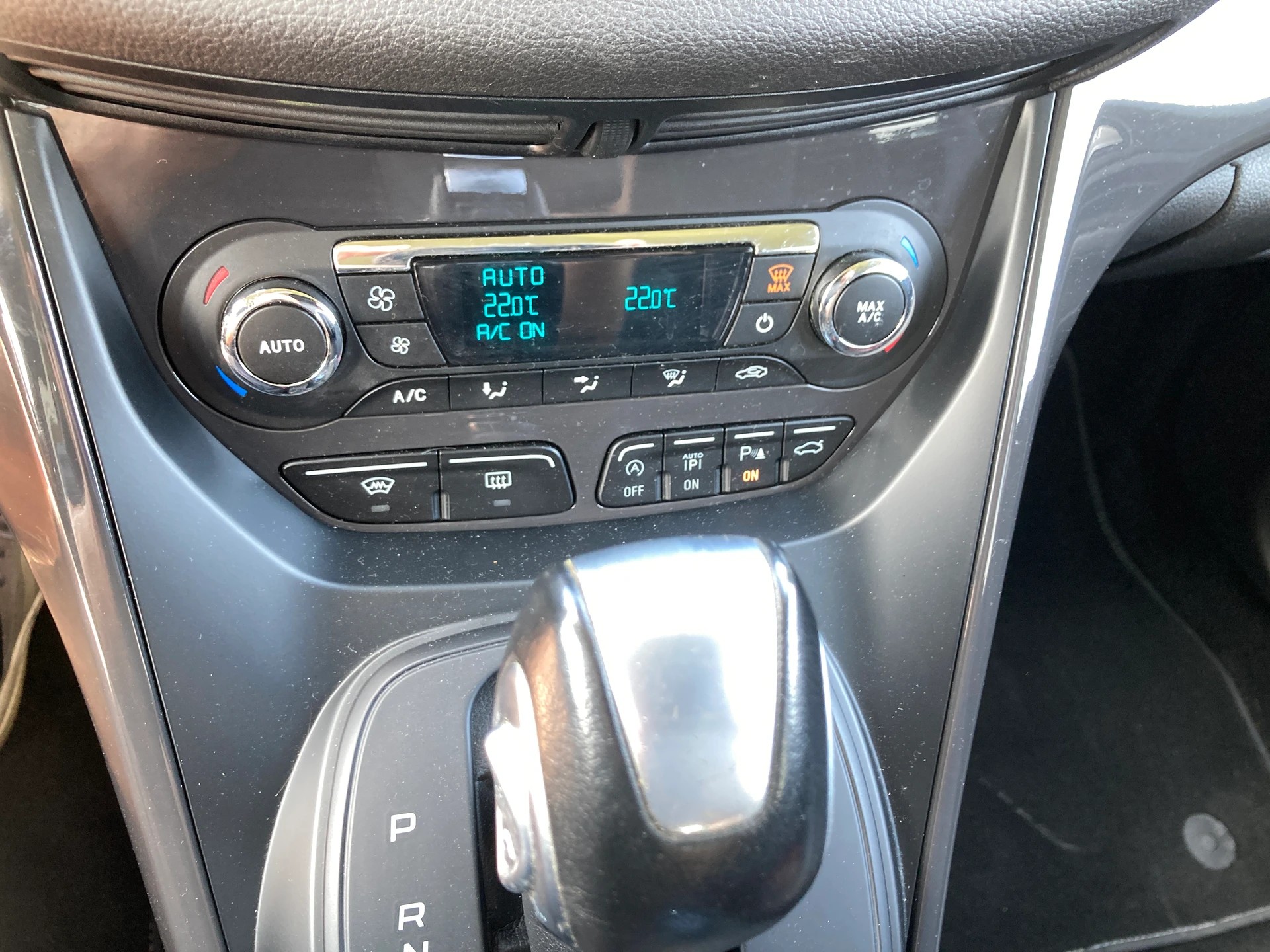 FORD Kuga 2.0 TDCi Titanium S 4WD PowerShift-image-13