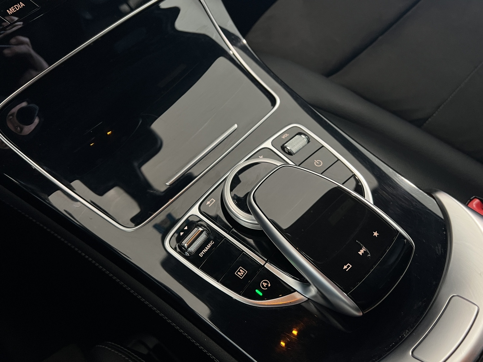 MERCEDES-BENZ GLC 250 d AMG Line 4Matic 9G-Tronic-image-16