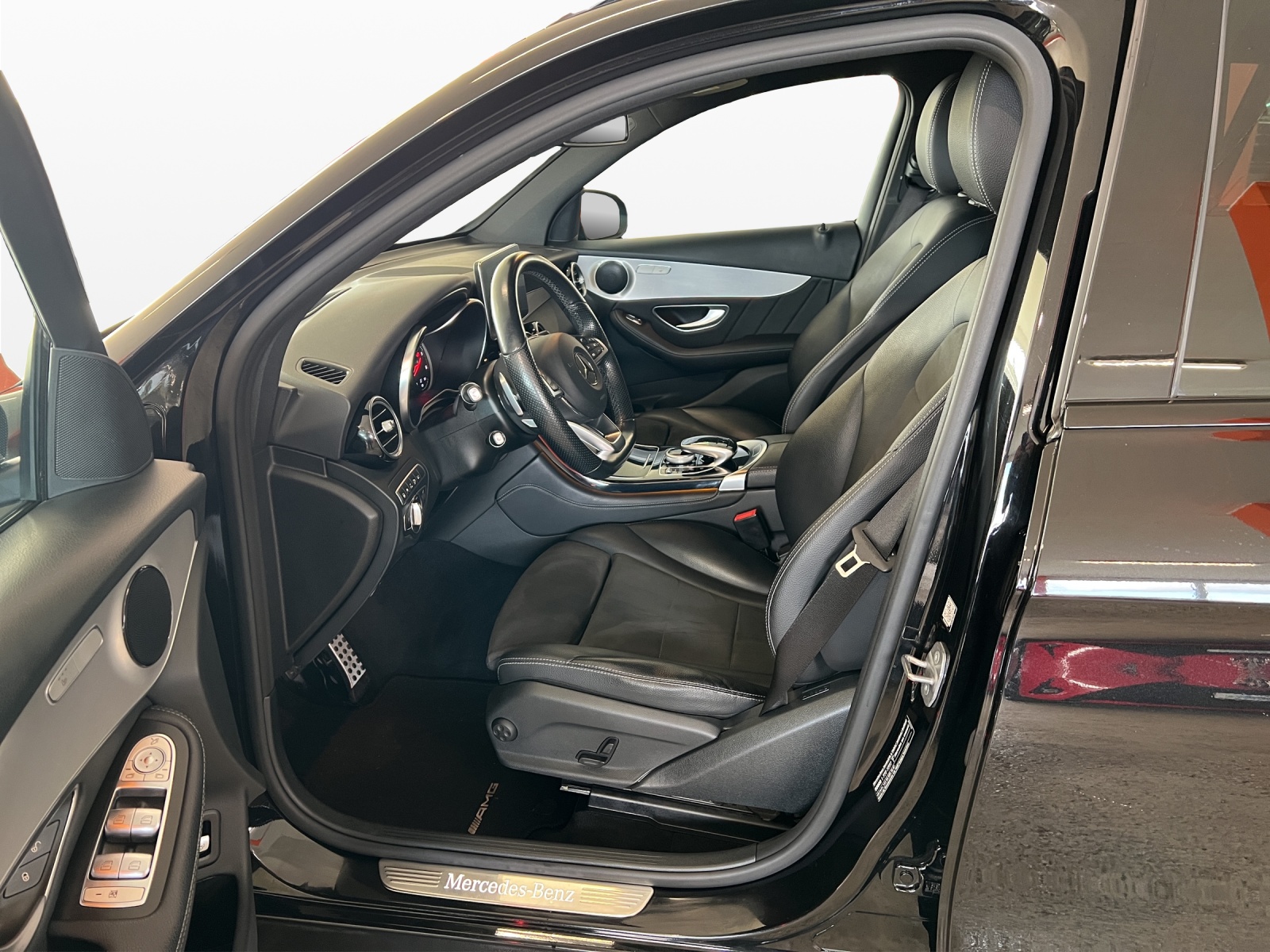 MERCEDES-BENZ GLC 250 d AMG Line 4Matic 9G-Tronic-image-10