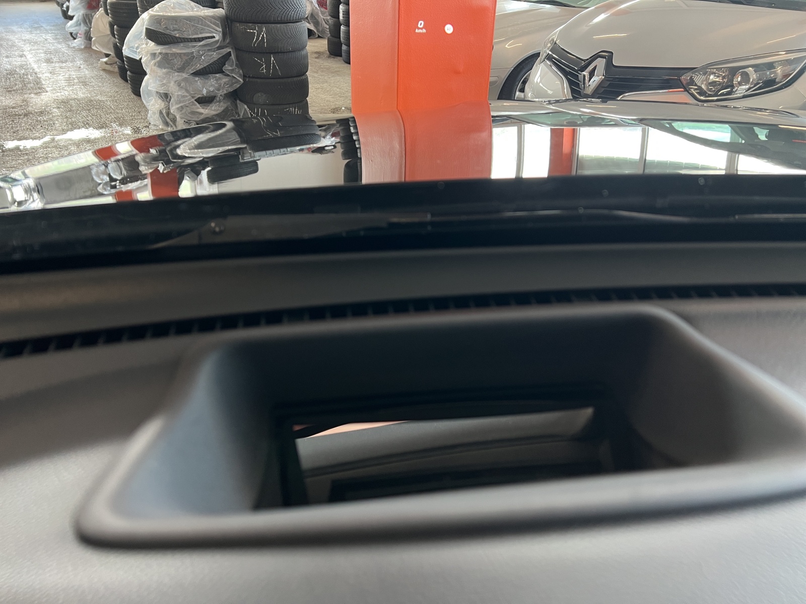 MERCEDES-BENZ GLC 250 d AMG Line 4Matic 9G-Tronic-image-19