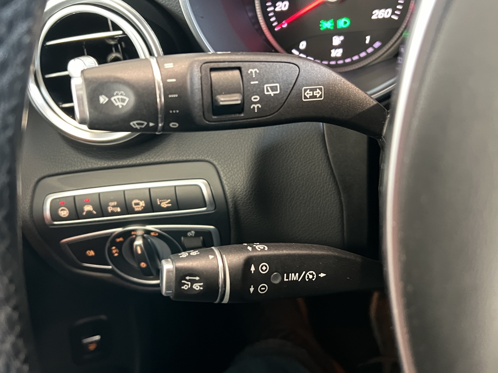 MERCEDES-BENZ GLC 250 d AMG Line 4Matic 9G-Tronic-image-18