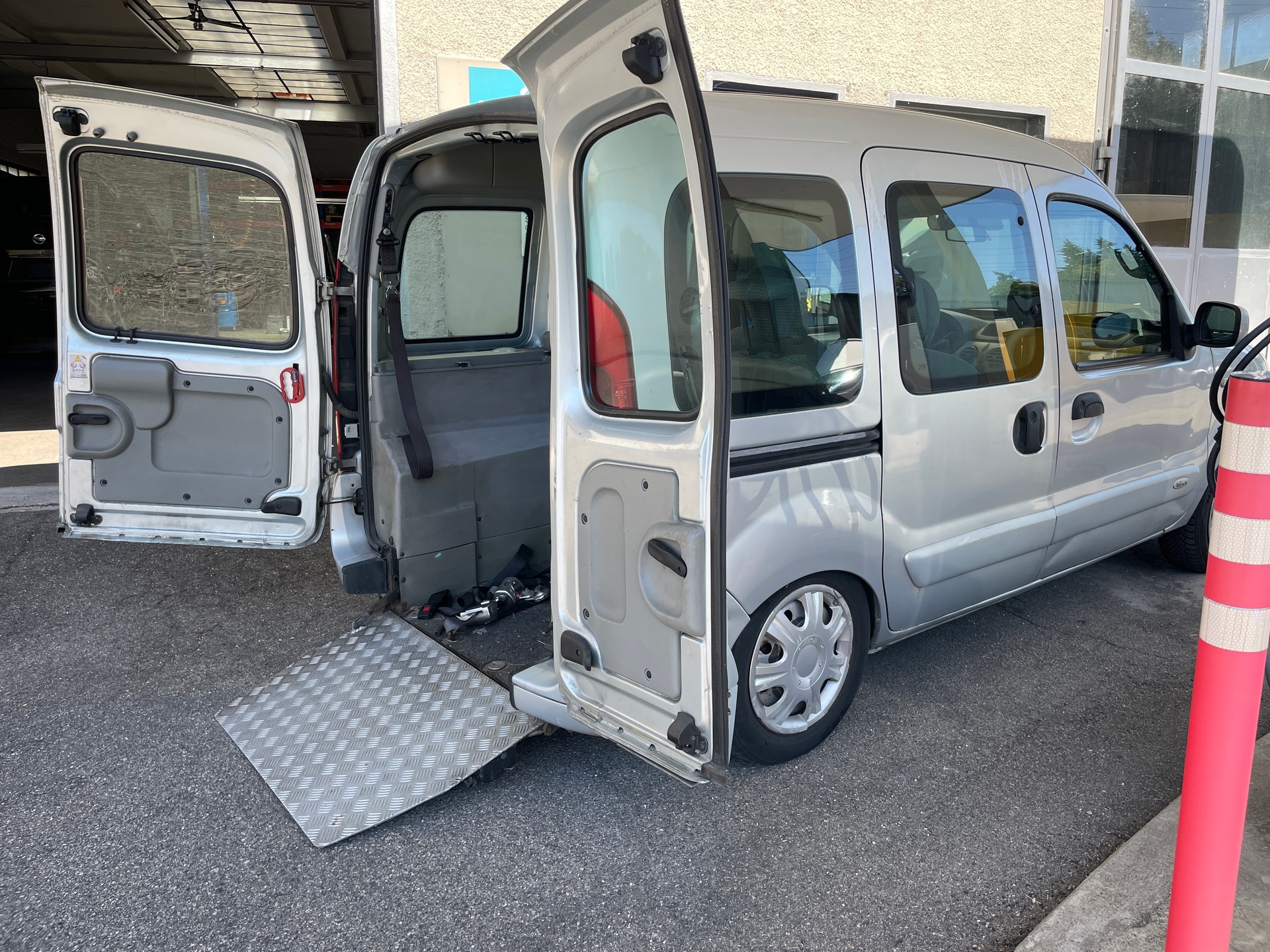 RENAULT Kangoo 1.6 16V Alizé Automatic-image-14