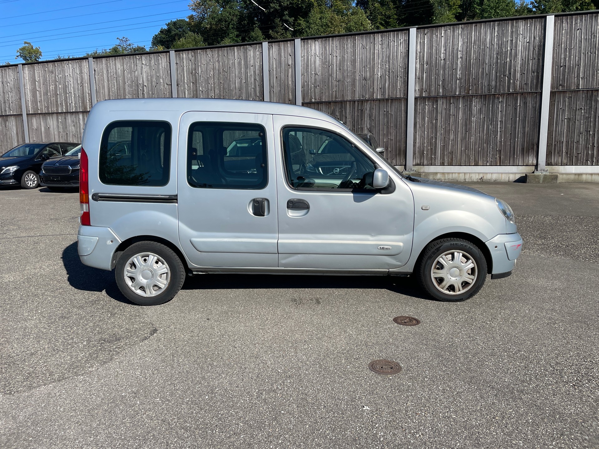 RENAULT Kangoo 1.6 16V Alizé Automatic-image-5