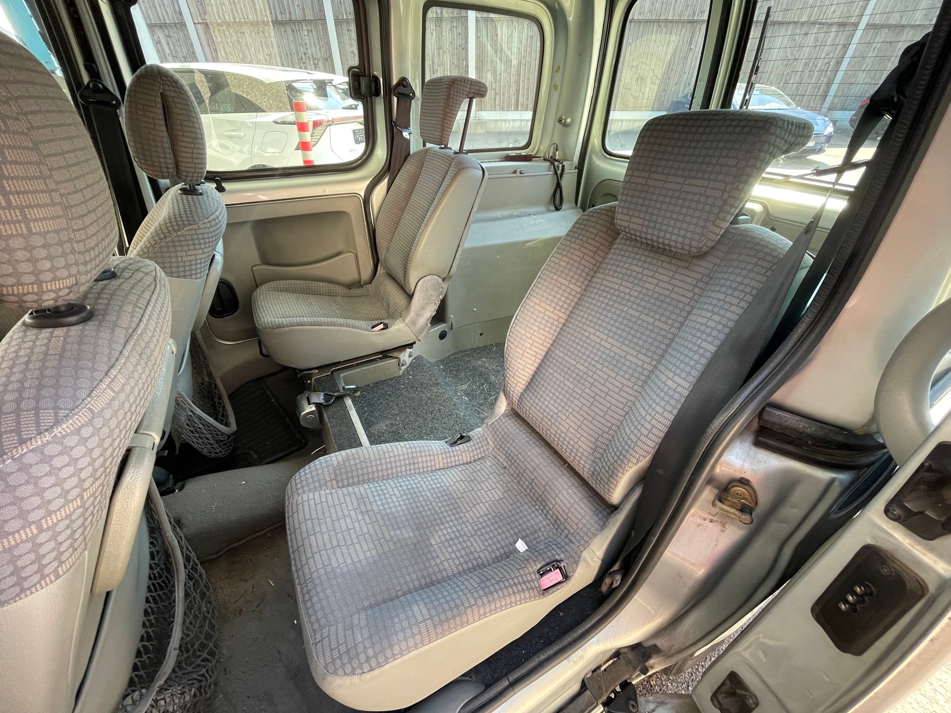 RENAULT Kangoo 1.6 16V Alizé Automatic-image-9