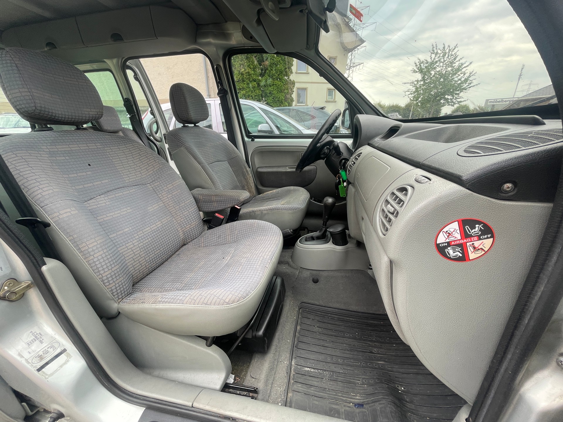 RENAULT Kangoo 1.6 16V Alizé Automatic-image-22