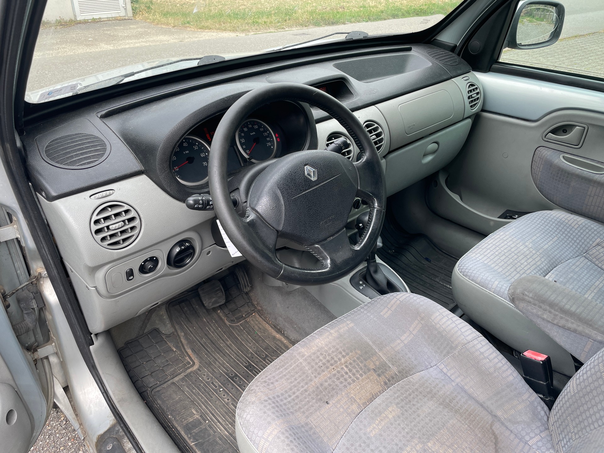 RENAULT Kangoo 1.6 16V Alizé Automatic-image-17