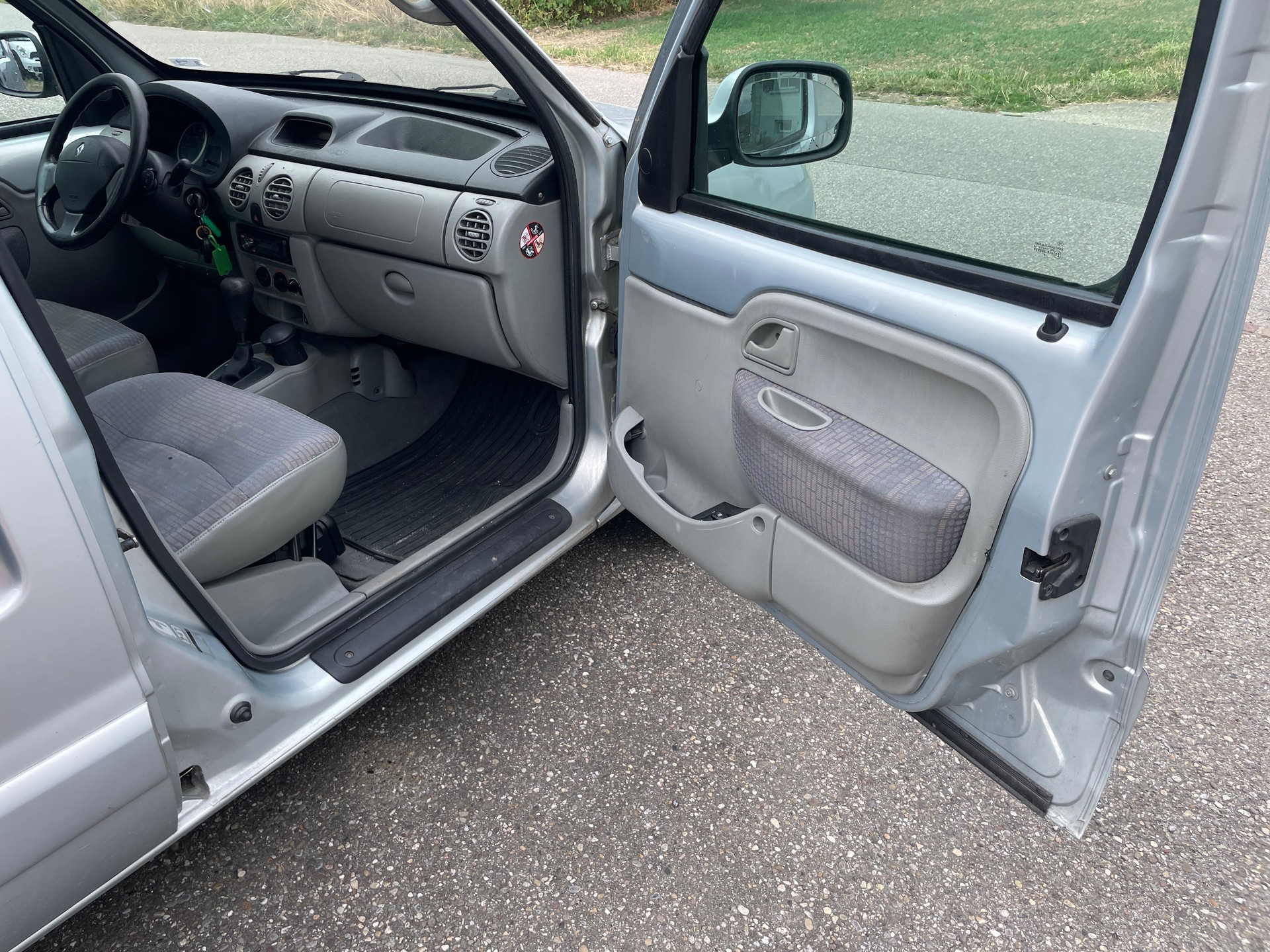 RENAULT Kangoo 1.6 16V Alizé Automatic-image-23