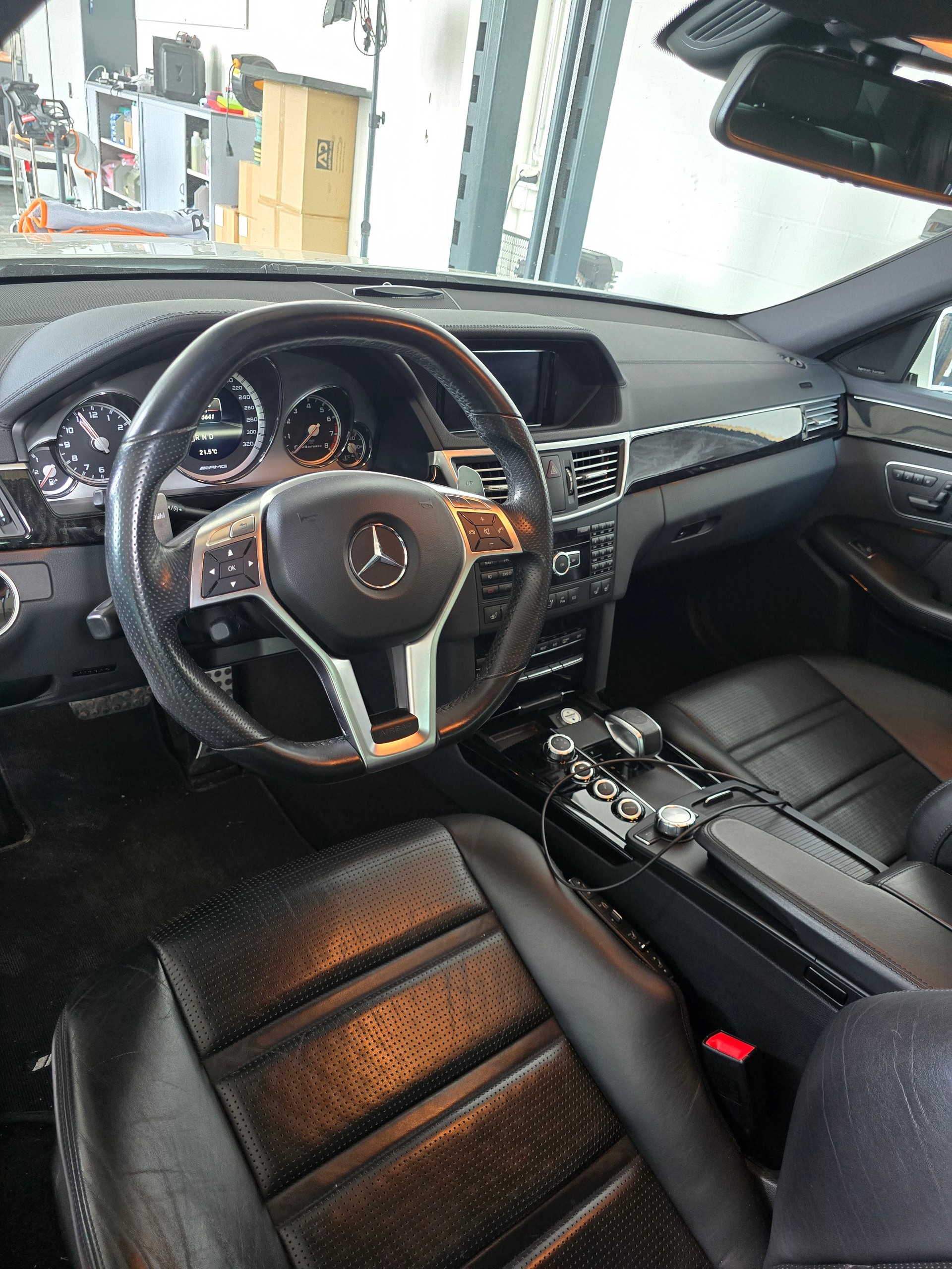 MERCEDES-BENZ E 63 CGI AMG 7G-Tronic-image-4