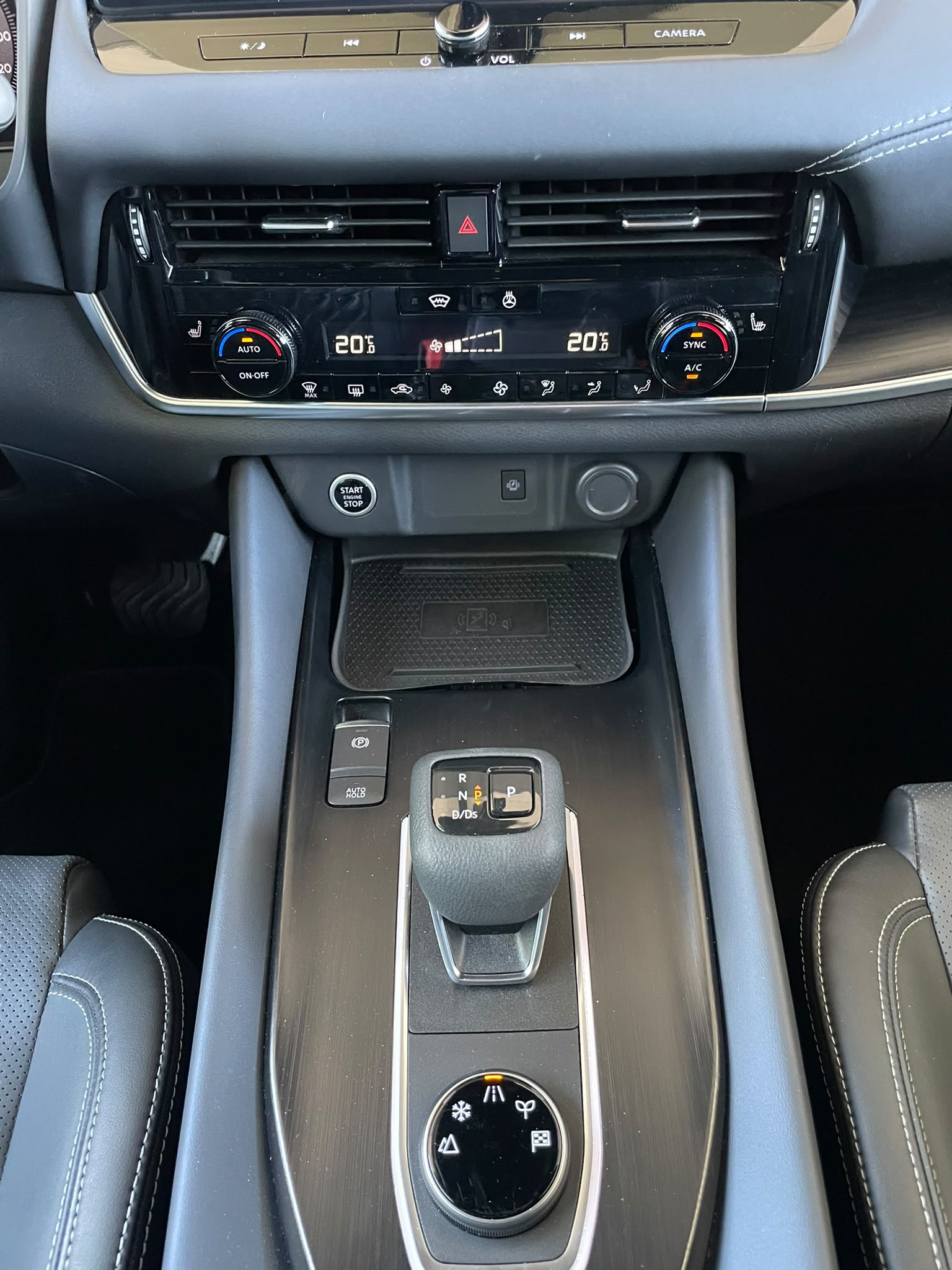 NISSAN Qashqai 1.3 DIG-T N-Connecta 4x4-image-12