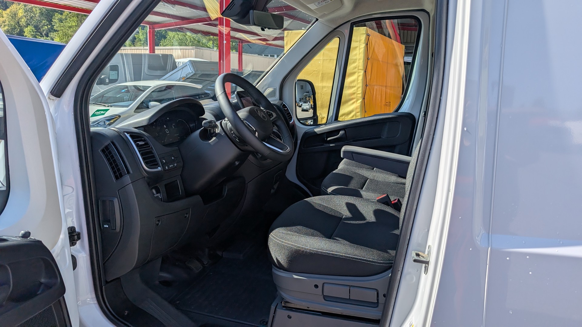 CITROEN Jumper 35 2.2 BlueHDi 140 L2H2 EAT8-image-8