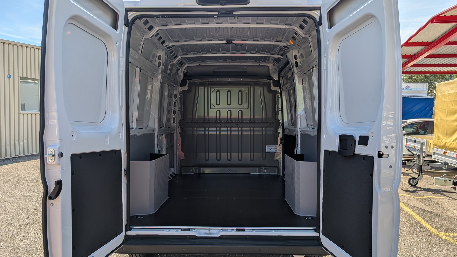 CITROEN Jumper 35 2.2 BlueHDi 140 L2H2 EAT8-image-18