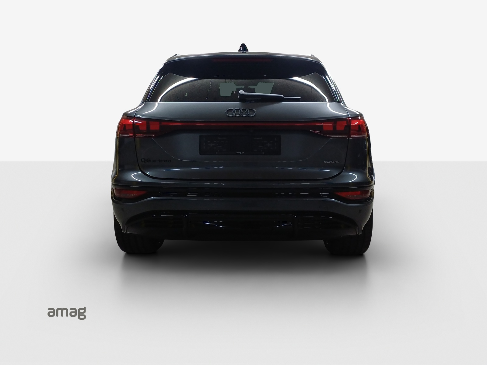 AUDI Q6 e-tron quattro-showroom-element-3