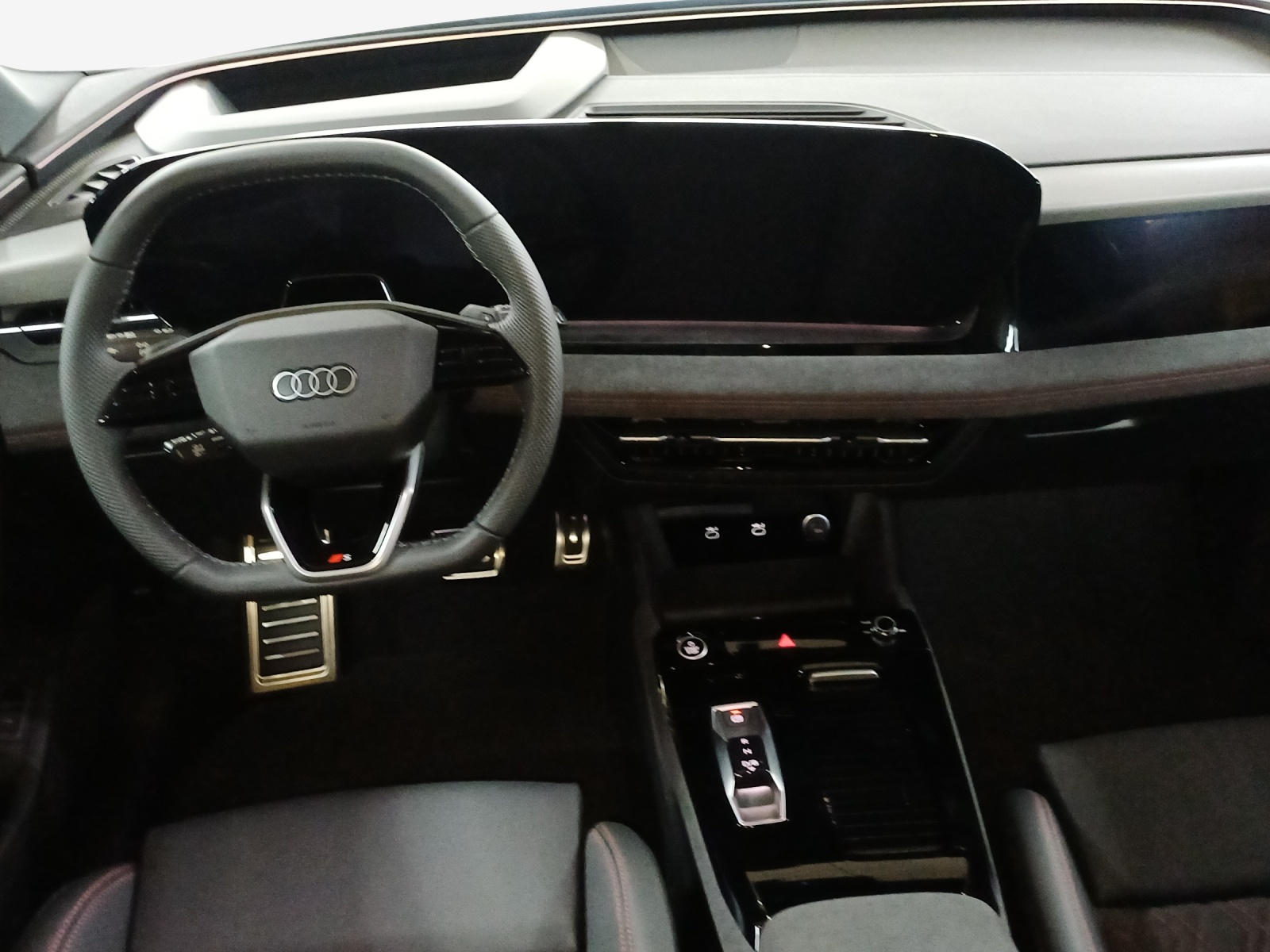 AUDI Q6 e-tron quattro-image-8
