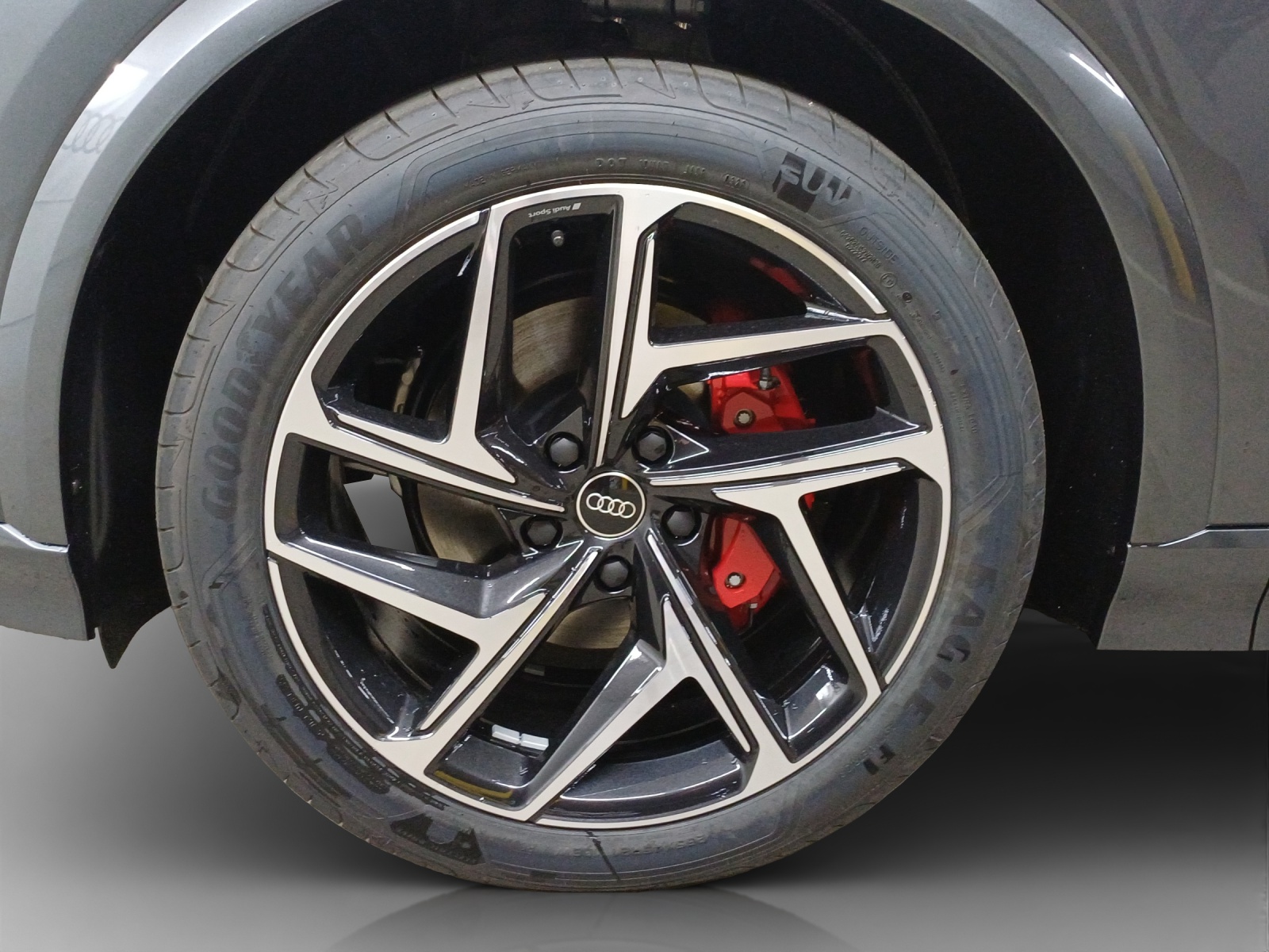 AUDI Q6 e-tron quattro-image-15