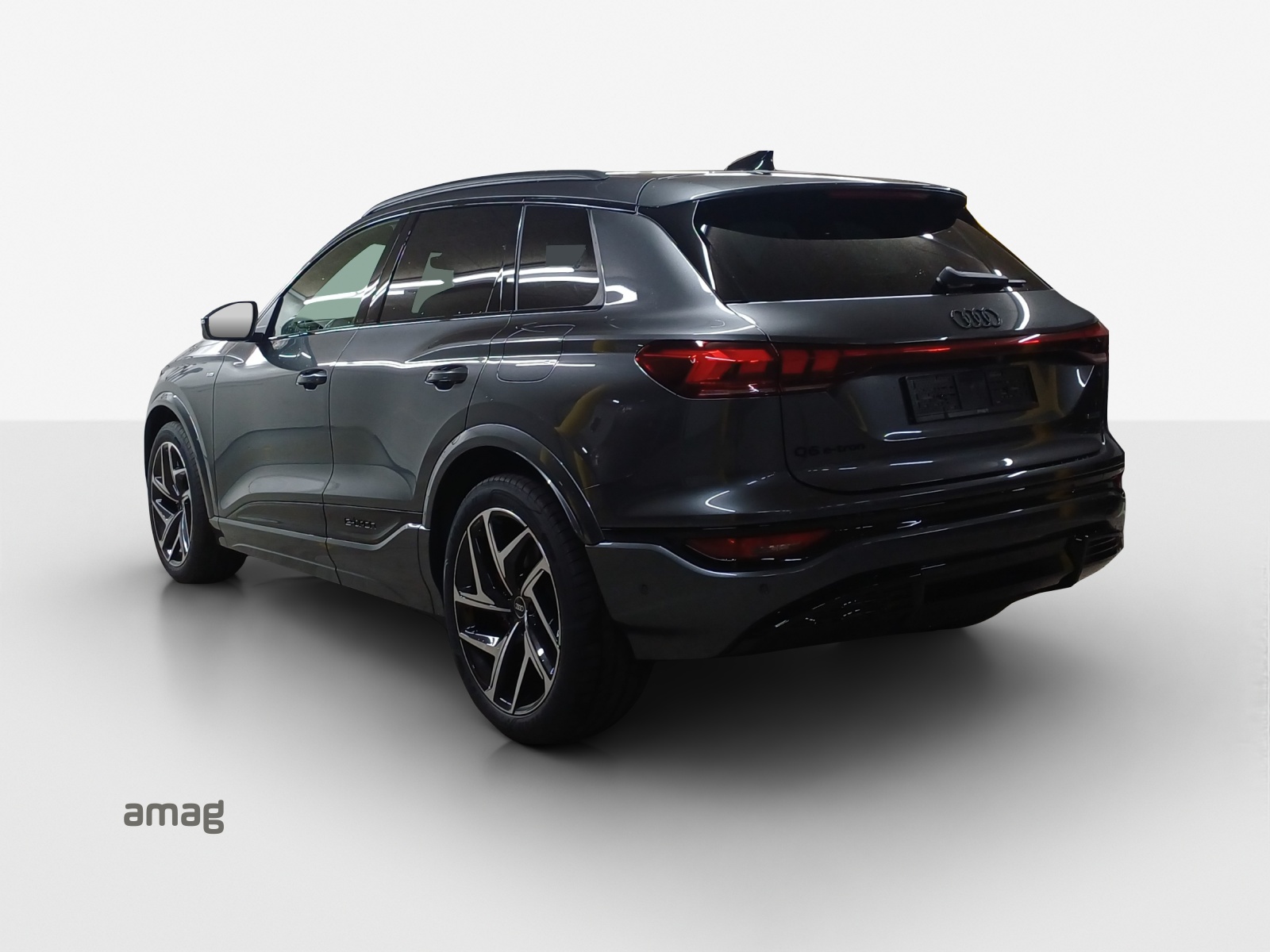 AUDI Q6 e-tron quattro-showroom-element-2