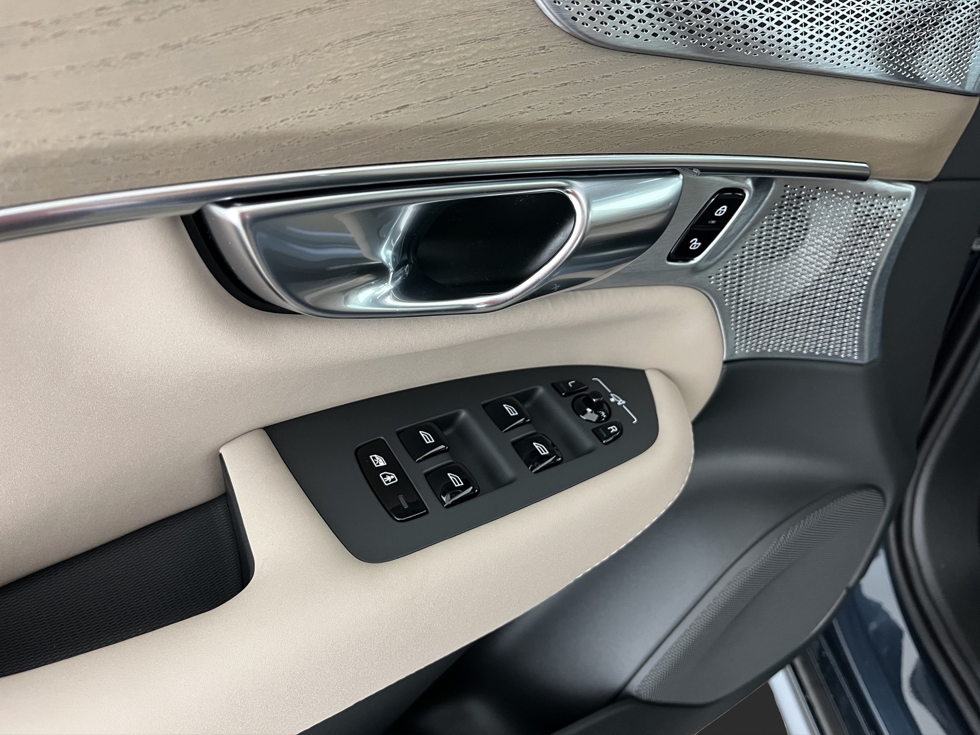 VOLVO XC90 2.0 T8 TE Ultra Dark eAWD-image-11