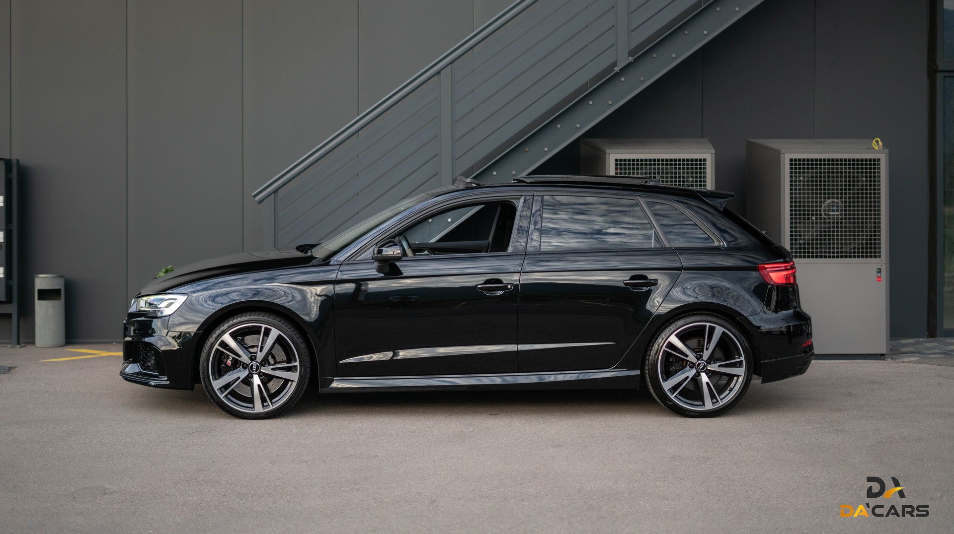 AUDI RS3 Sportback 2.5 TSI quattro S-tronic-image-2