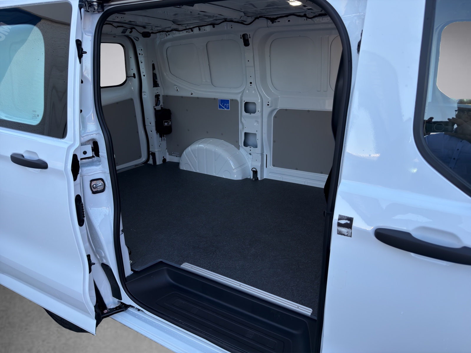 FORD Transit C Van 320 L1 2.0 EcoBlue 170 Trend 4x4-image-14
