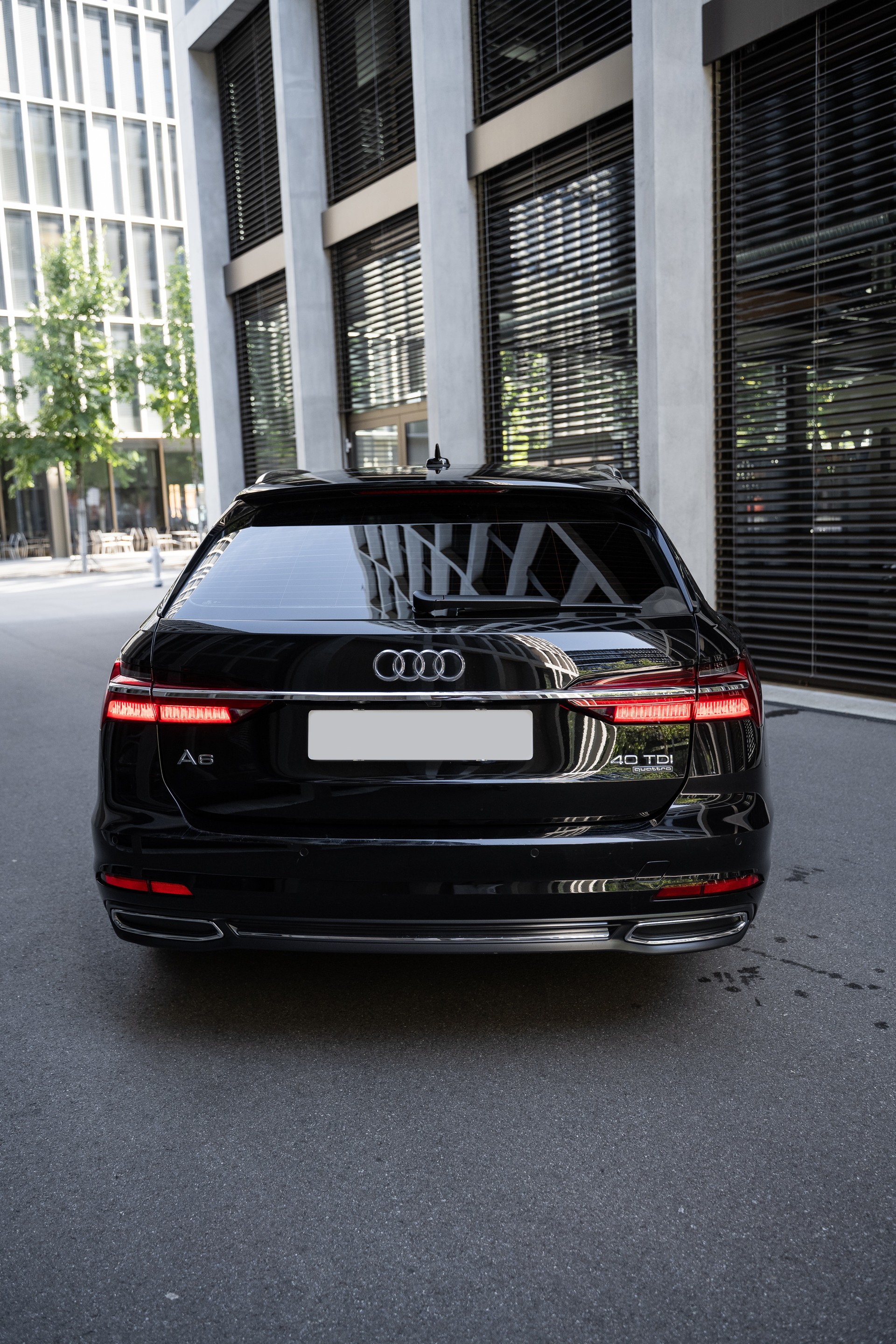 AUDI 2.0 40 TDI Sport Attraction quattro S-Tronic-image-6