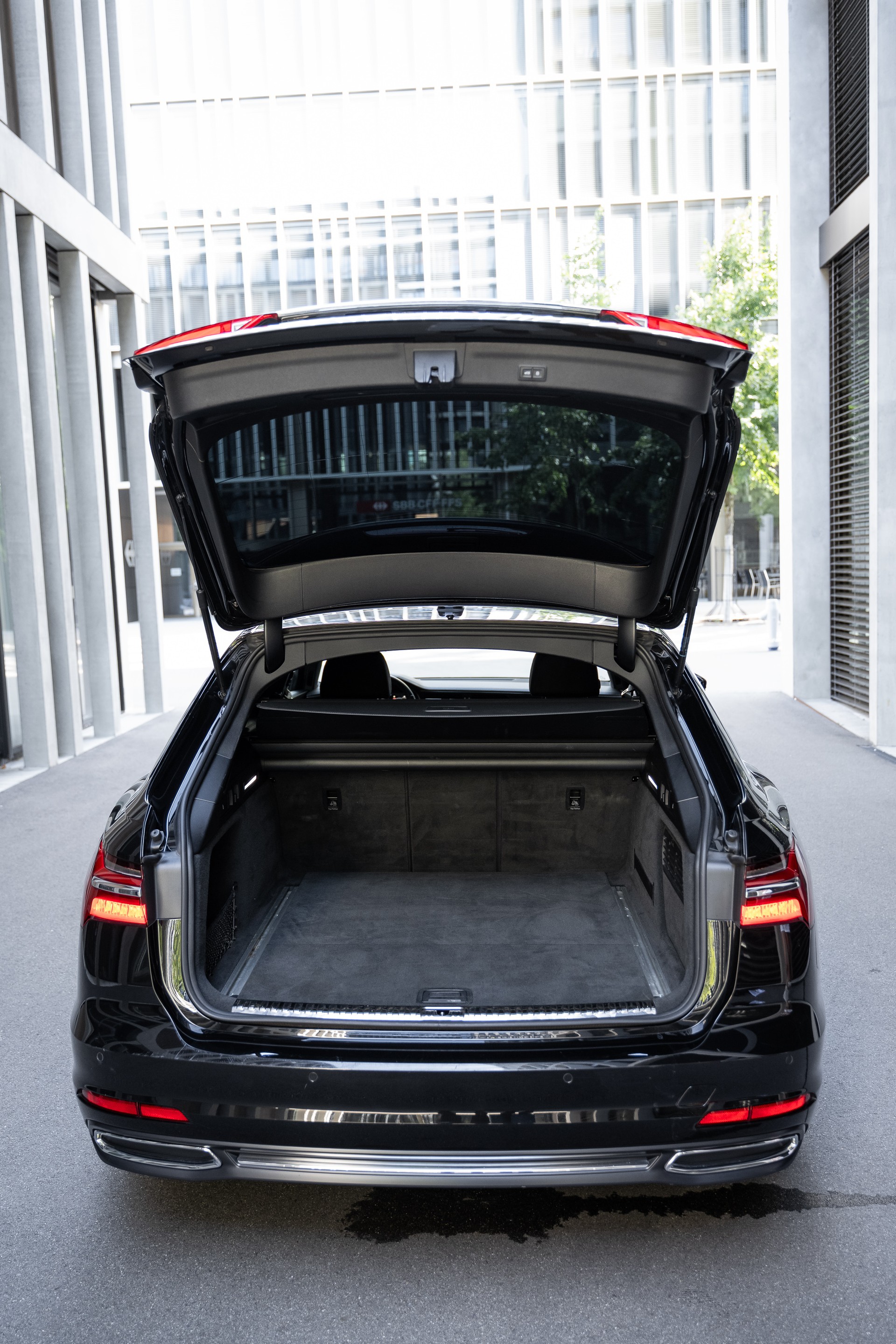 AUDI 2.0 40 TDI Sport Attraction quattro S-Tronic-image-5