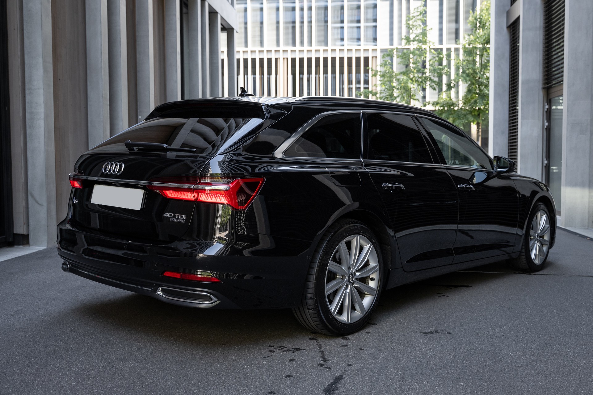AUDI 2.0 40 TDI Sport Attraction quattro S-Tronic-image-3