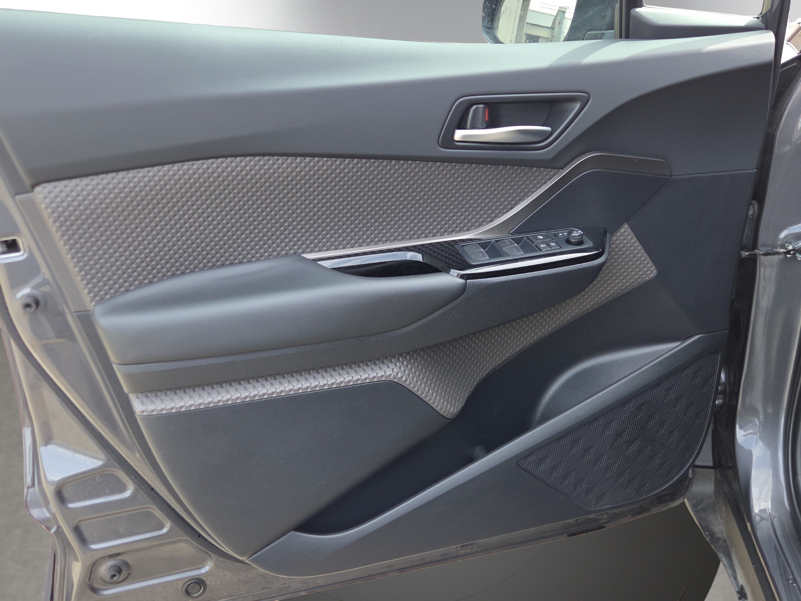 TOYOTA C-HR 1.8 HSD CVT Trend-image-14