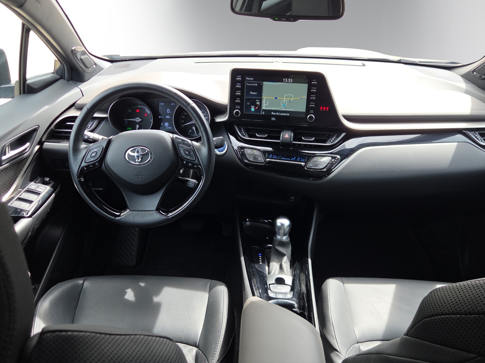 TOYOTA C-HR 1.8 HSD CVT Trend-image-10