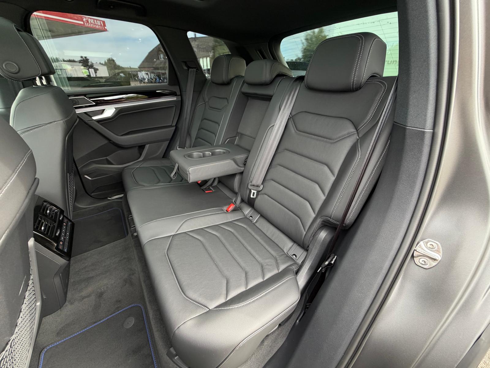 VW Touareg 3.0 TSI eHybrid R Final Edition Tiptronic-image-27