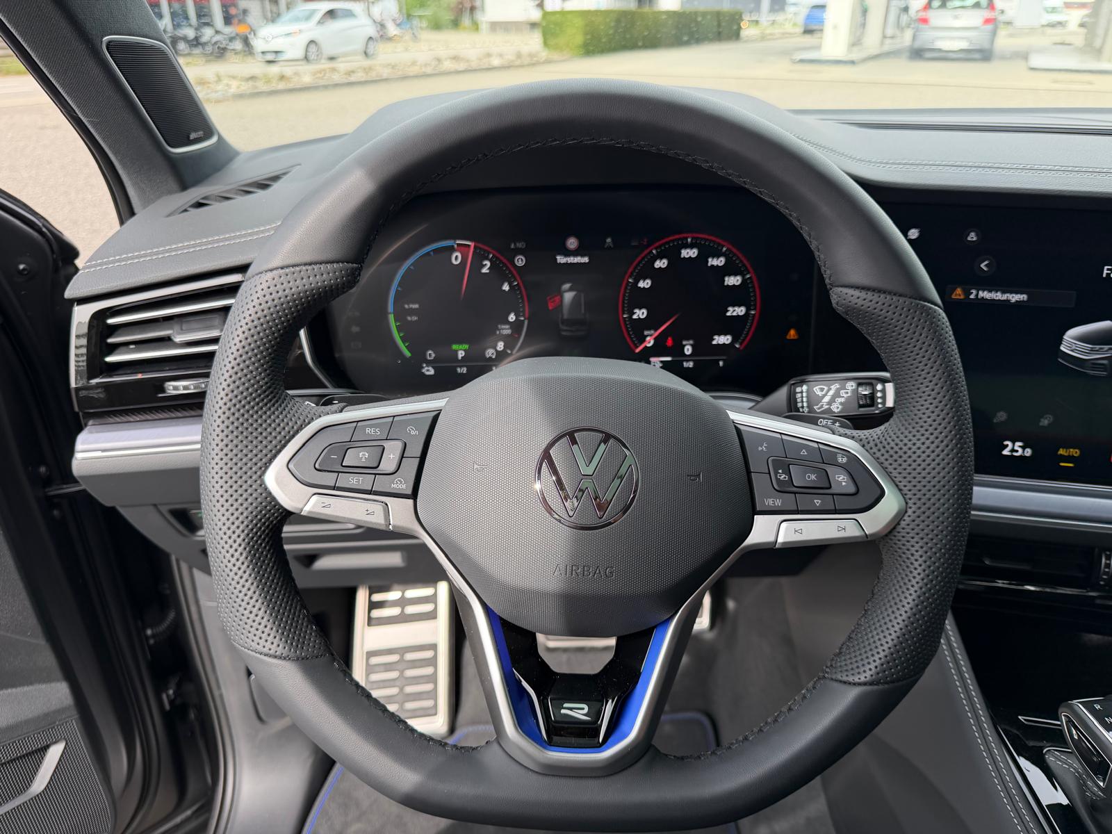 VW Touareg 3.0 TSI eHybrid R Final Edition Tiptronic-image-13