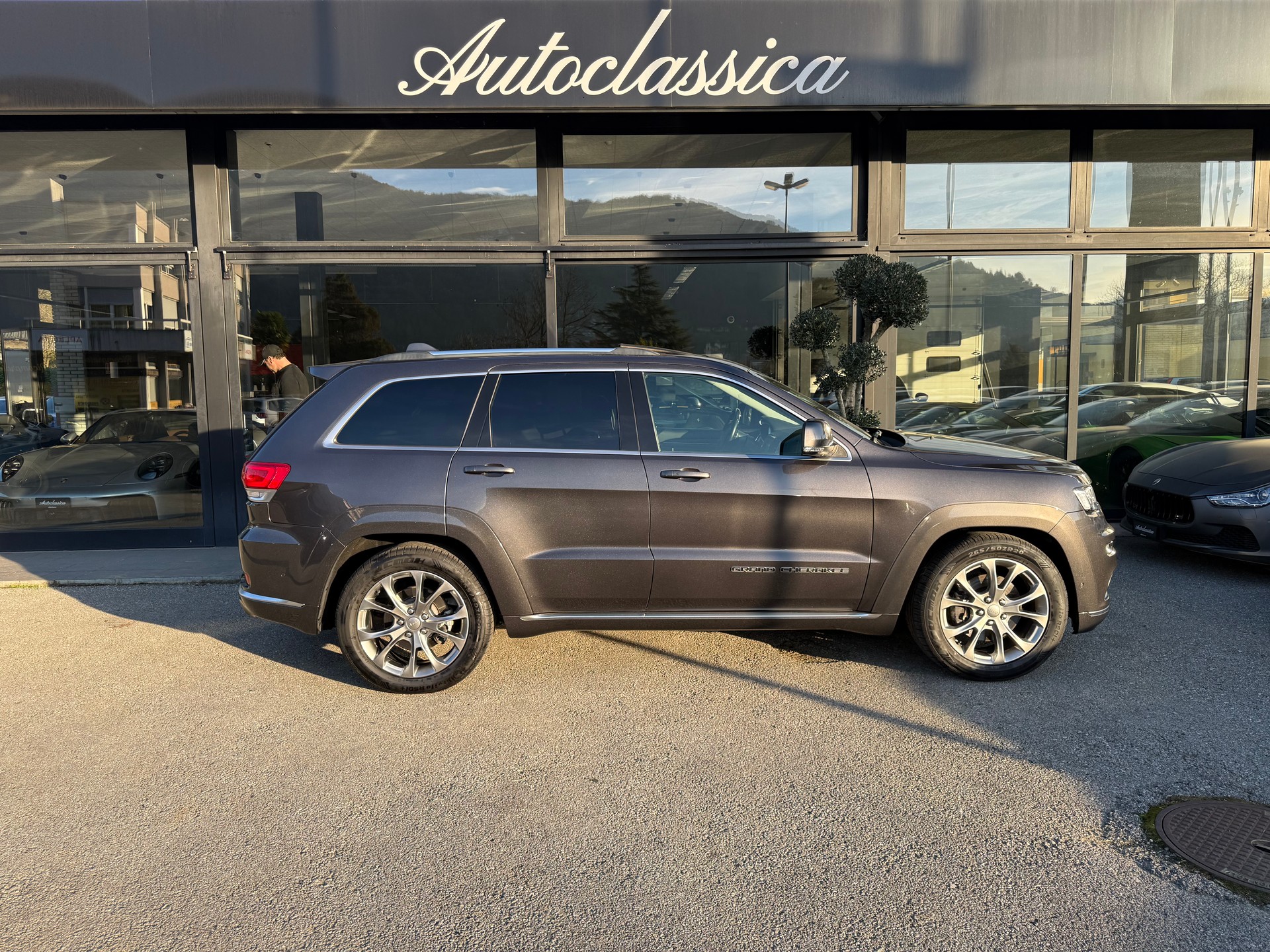JEEP Grand Cherokee 3.0 CRD Summit Automatic-showroom-element-3