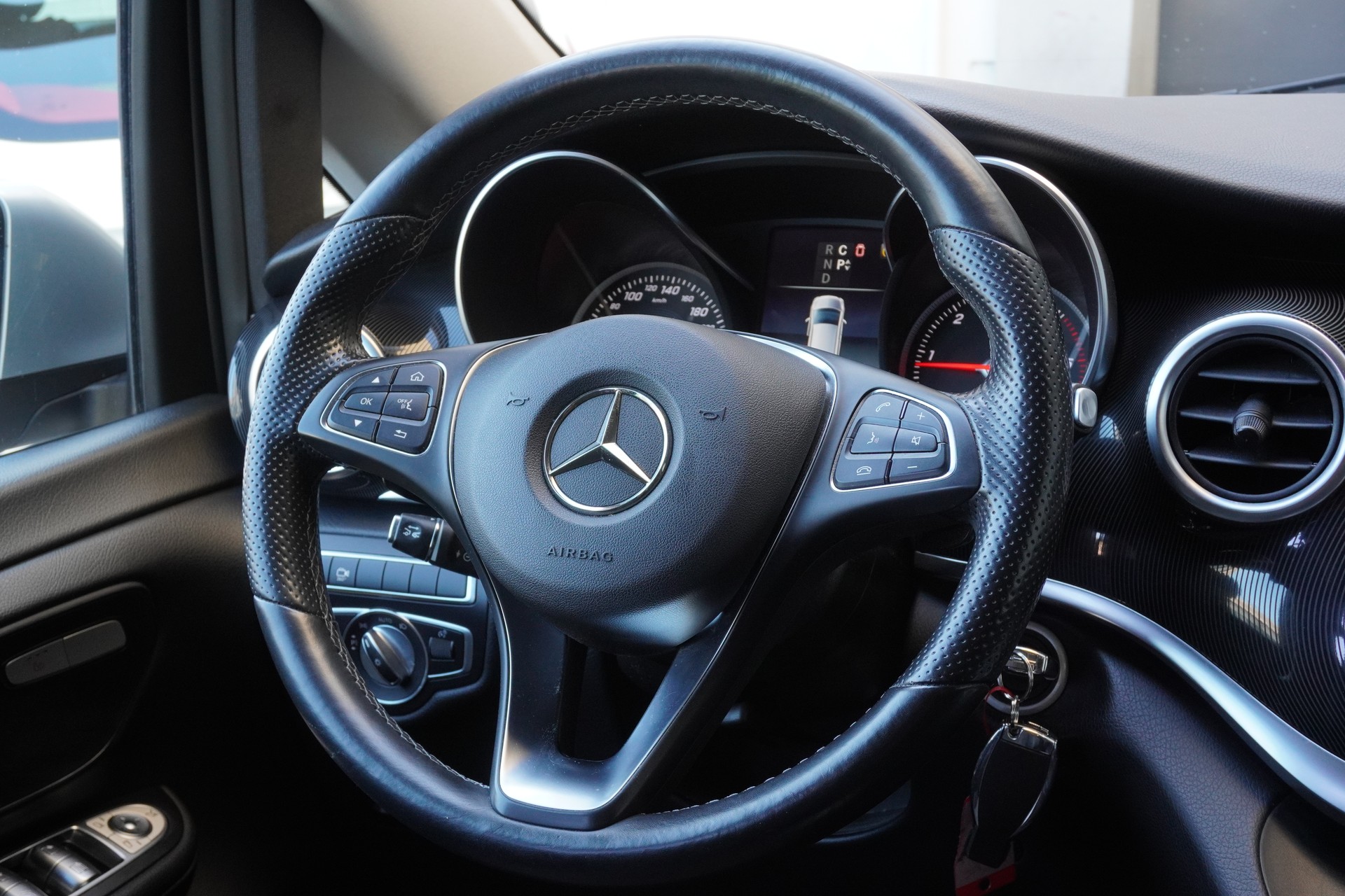 MERCEDES-BENZ V 250 d lang 4Matic 7G-Tronic-image-8
