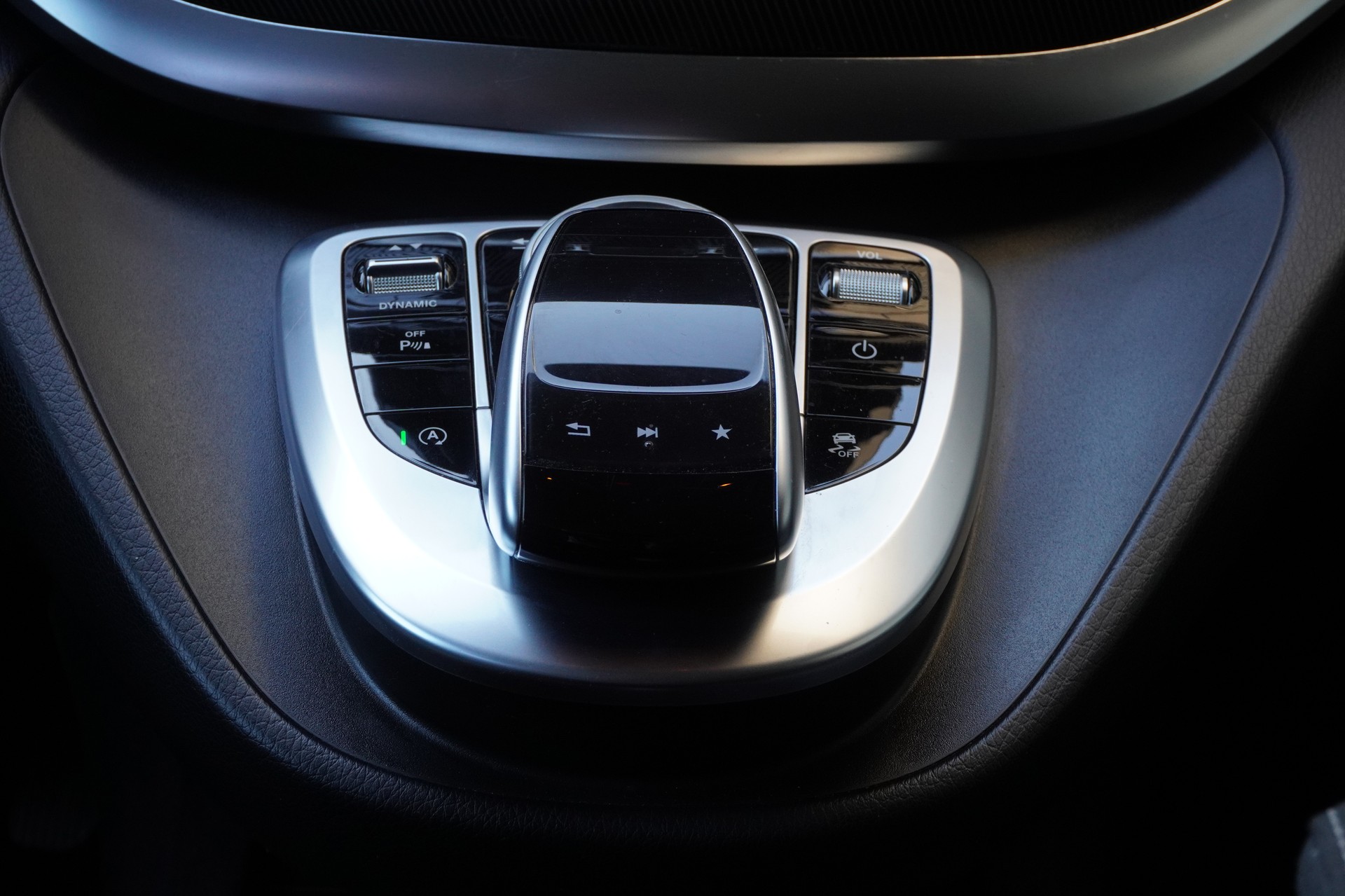 MERCEDES-BENZ V 250 d lang 4Matic 7G-Tronic-image-11