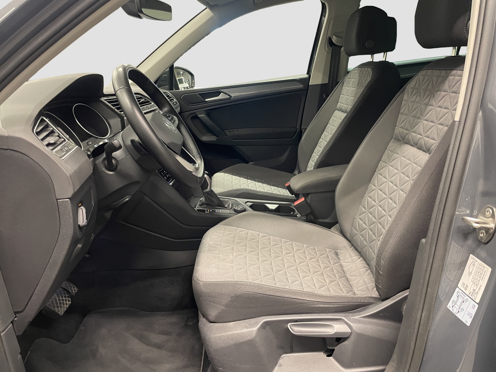 VW Tiguan 2.0TSI Life 4Motion DSG-image-8