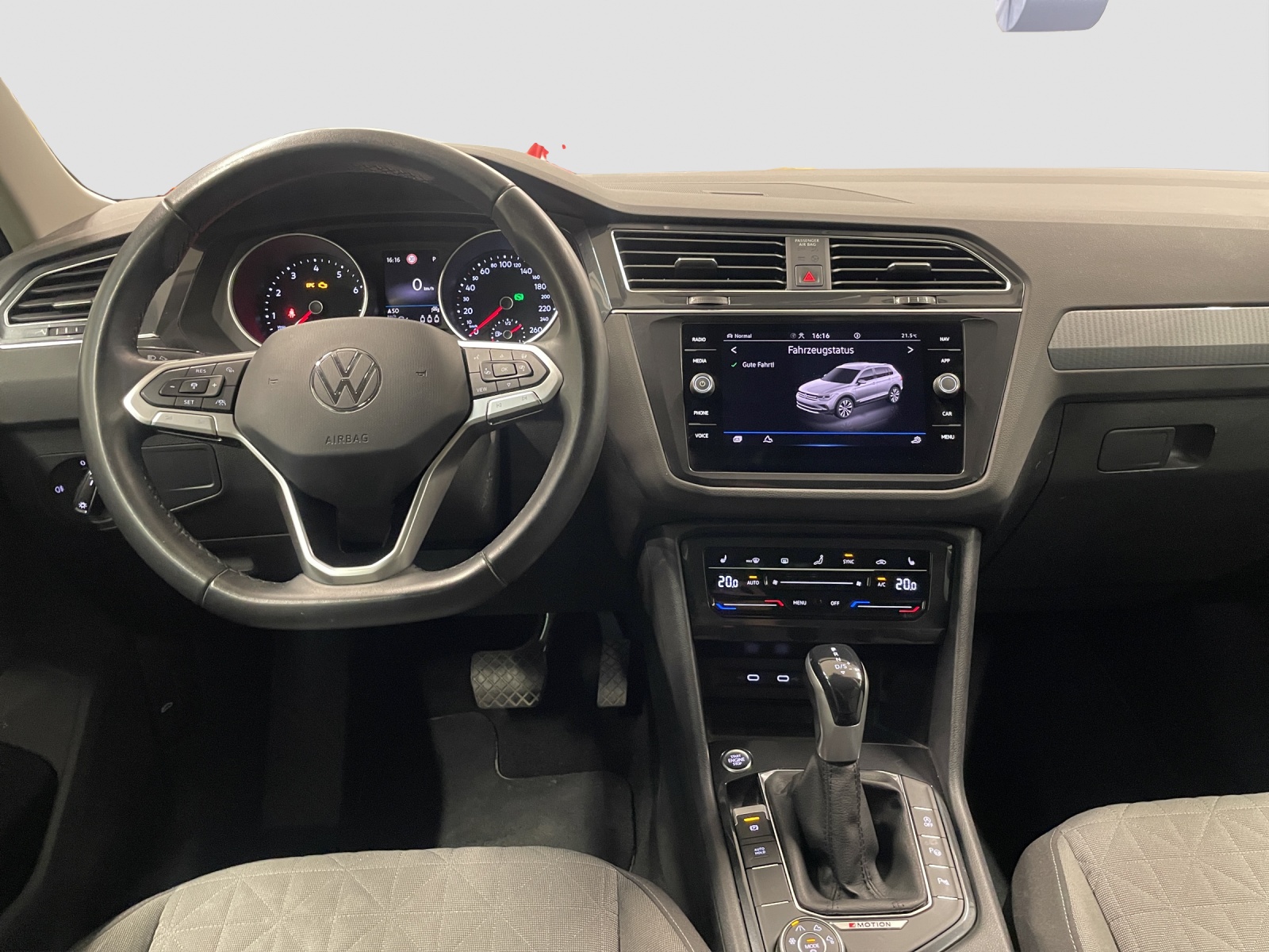 VW Tiguan 2.0TSI Life 4Motion DSG-image-10