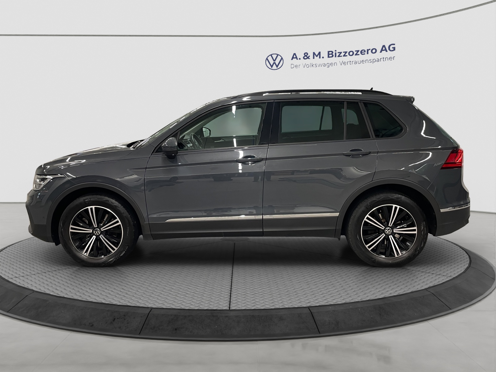 VW Tiguan 2.0TSI Life 4Motion DSG-image-1