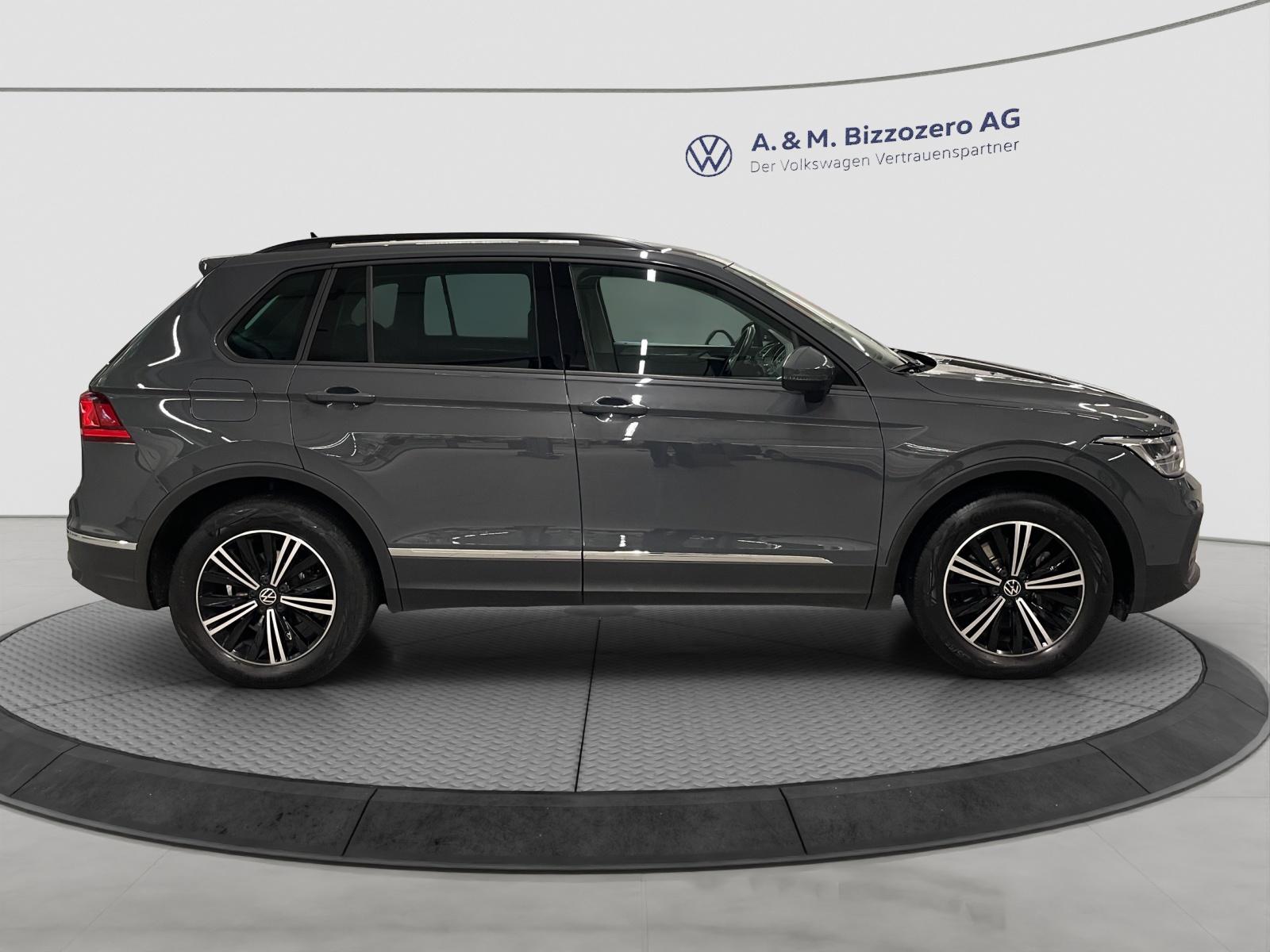 VW Tiguan 2.0TSI Life 4Motion DSG-image-5