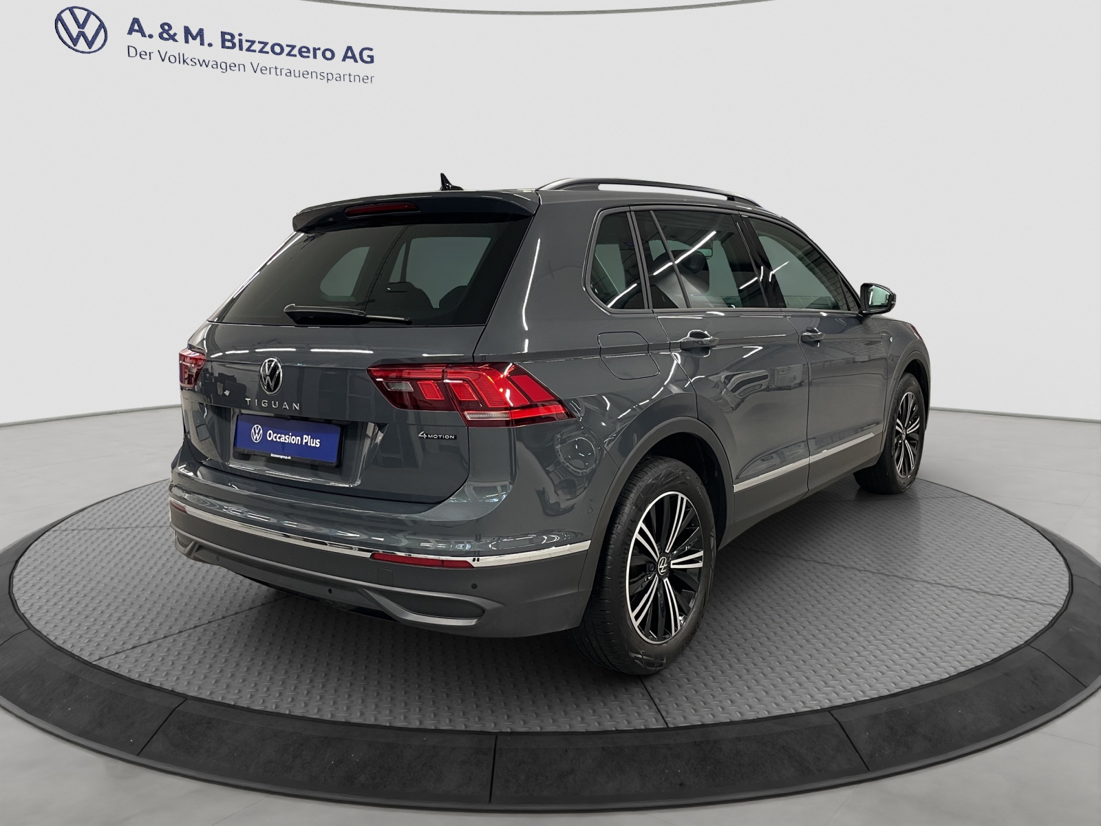 VW Tiguan 2.0TSI Life 4Motion DSG-image-4