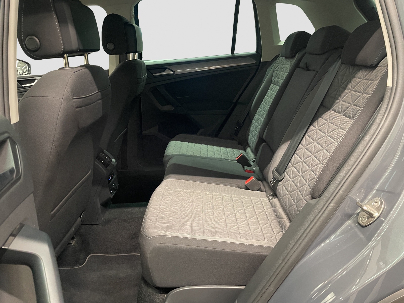 VW Tiguan 2.0TSI Life 4Motion DSG-image-12