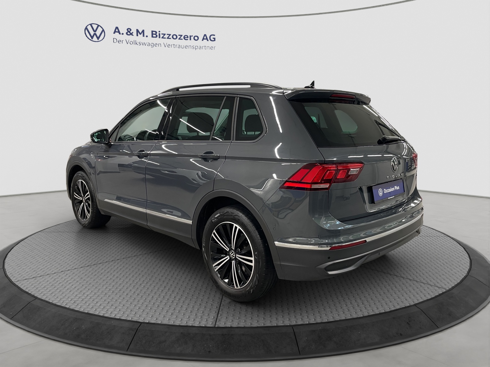 VW Tiguan 2.0TSI Life 4Motion DSG-image-2
