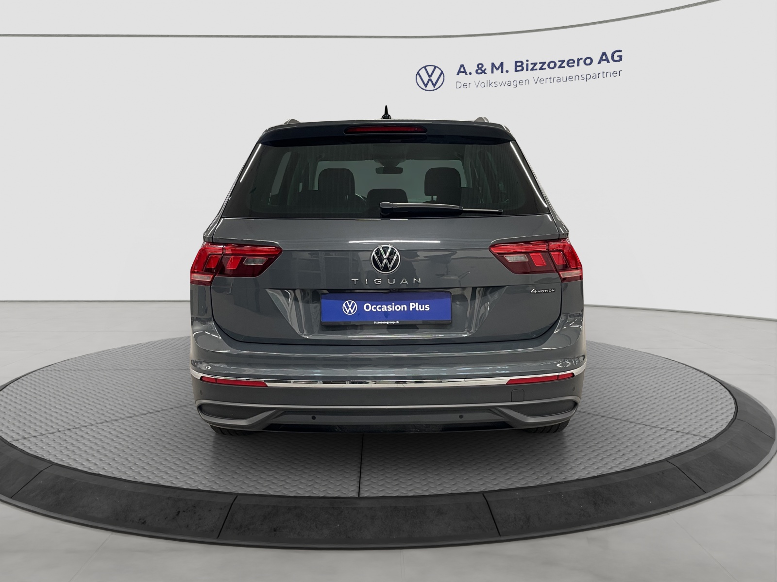 VW Tiguan 2.0TSI Life 4Motion DSG-image-3