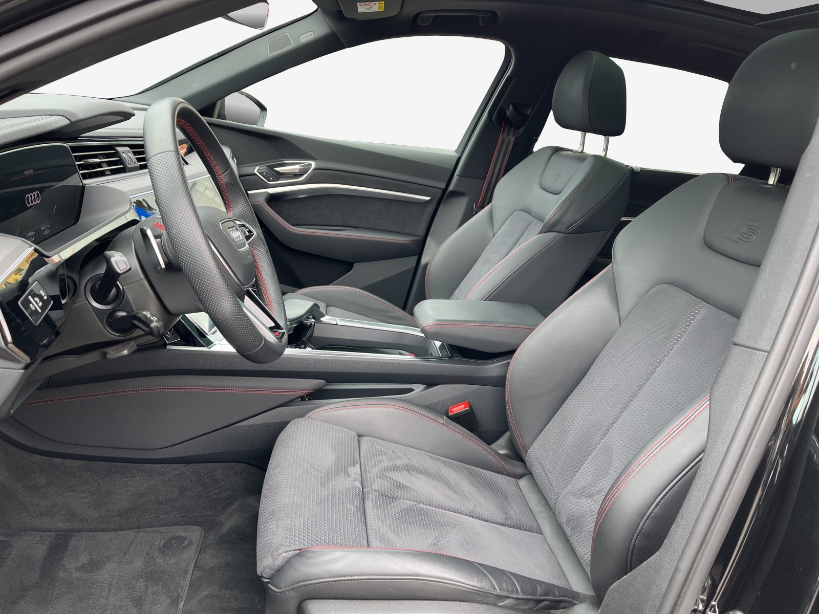 AUDI Q8 50 e-tron Black Edition quattro-image-7